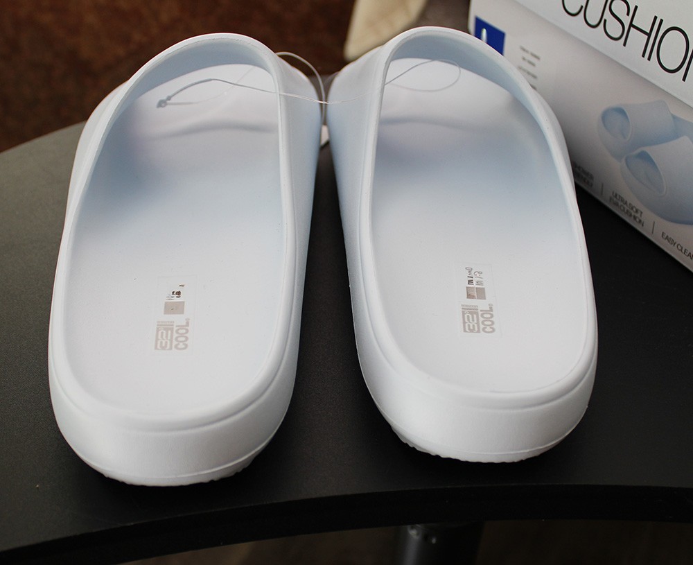 32 Degrees Unisex Size Medium (W 7.5-8.5 / M 5.5-6.5) Cushion Slide Sandal, Blue