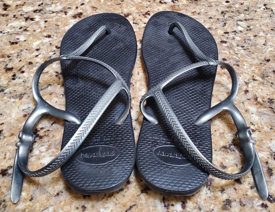 Havaianas T-Strap Buckle Closure Rubber Flat Flip Flop Black, Silver Size 9W/10W