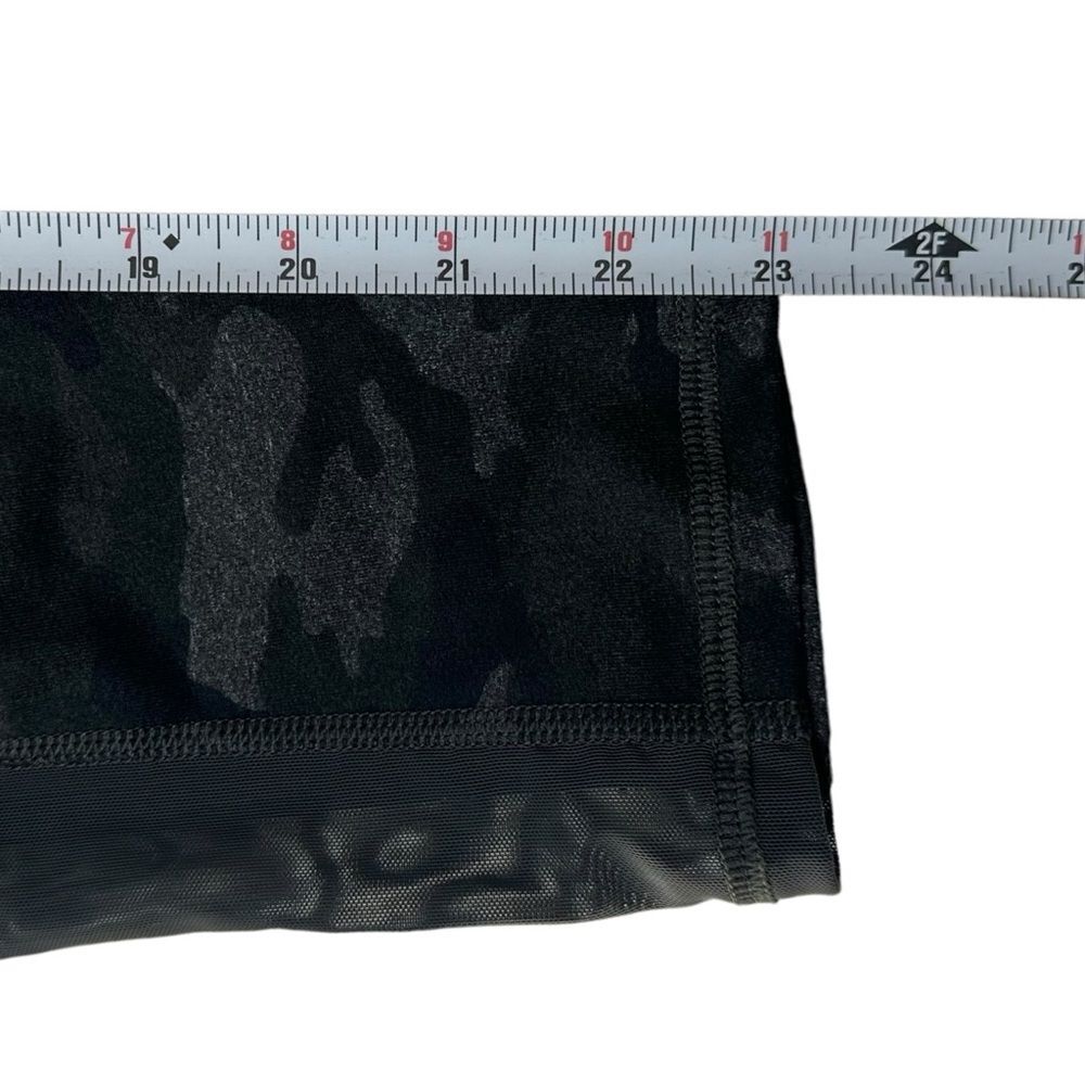 Fabletics On-The-Go PowerHold High-Waisted Capri 23″ Charcoal Heather Camo Small