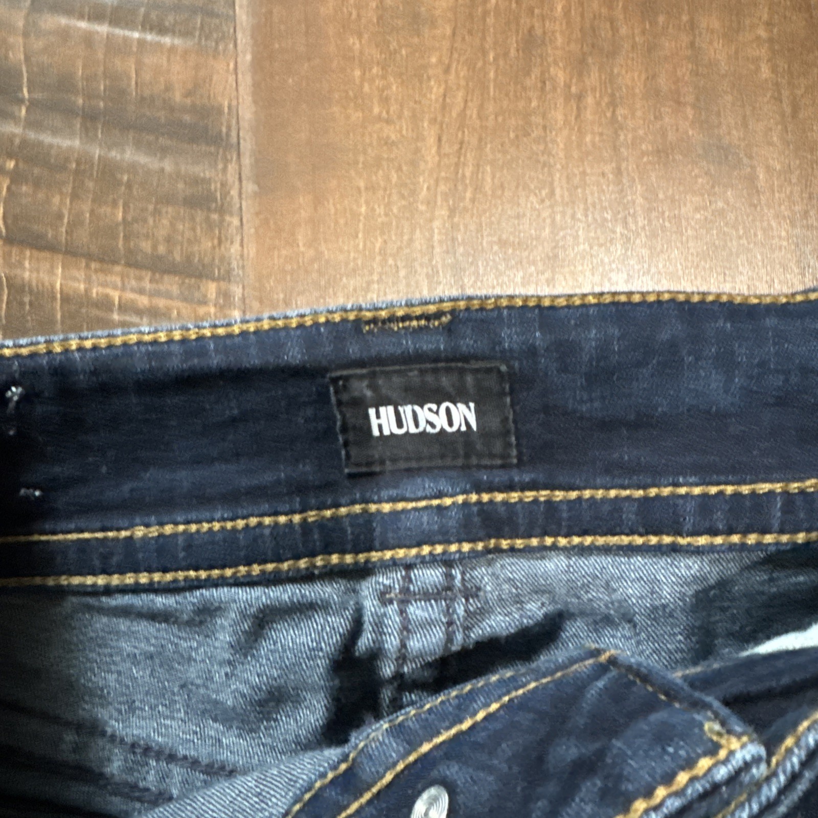 Hudson Jeans Ruby Mid Thigh Denim Shorts size 26 Classic Cuffed Button Pockets