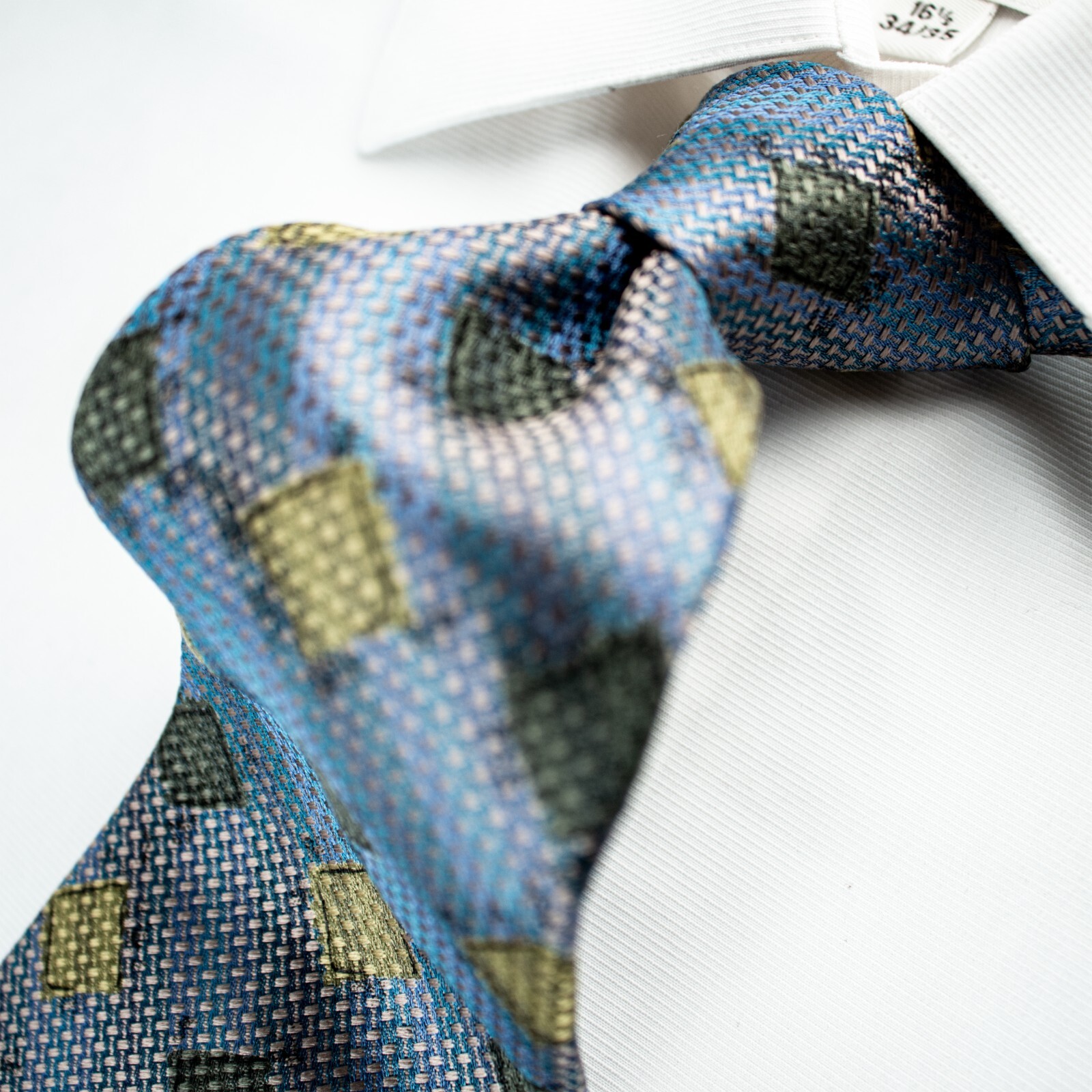 ERMENEGILDO ZEGNA Blue Yellow Green Geomet Silk Woven Necktie TIE 58″L x 3.75″W