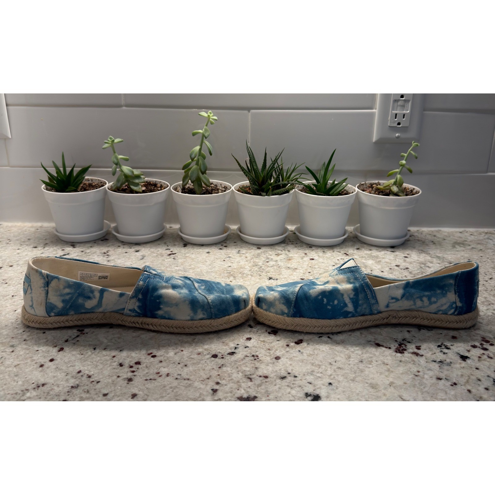 TOMS Tie Dye Espadrille Flats Blue White W7.5