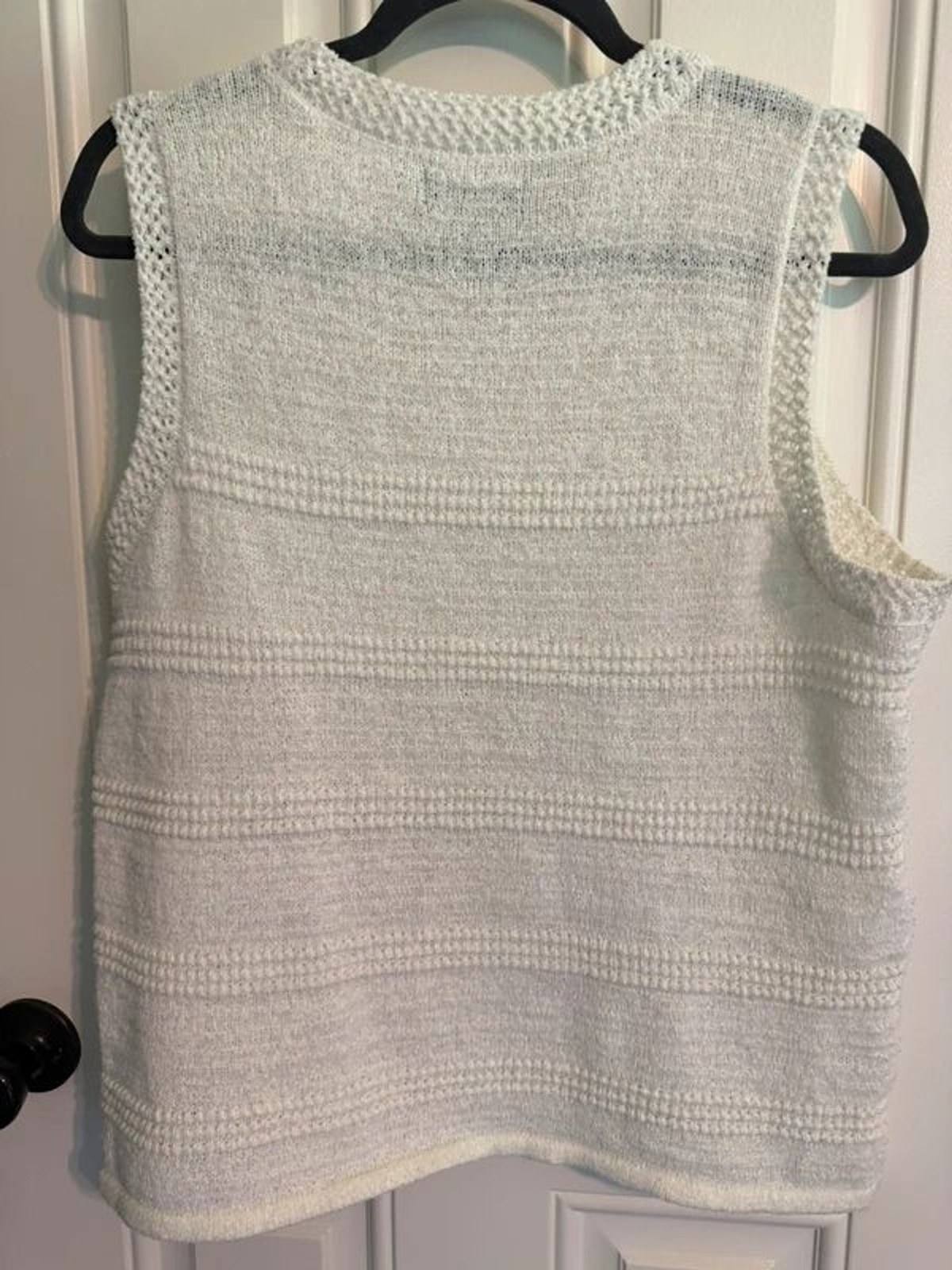 Vera Wang Cream Sweater Tank L