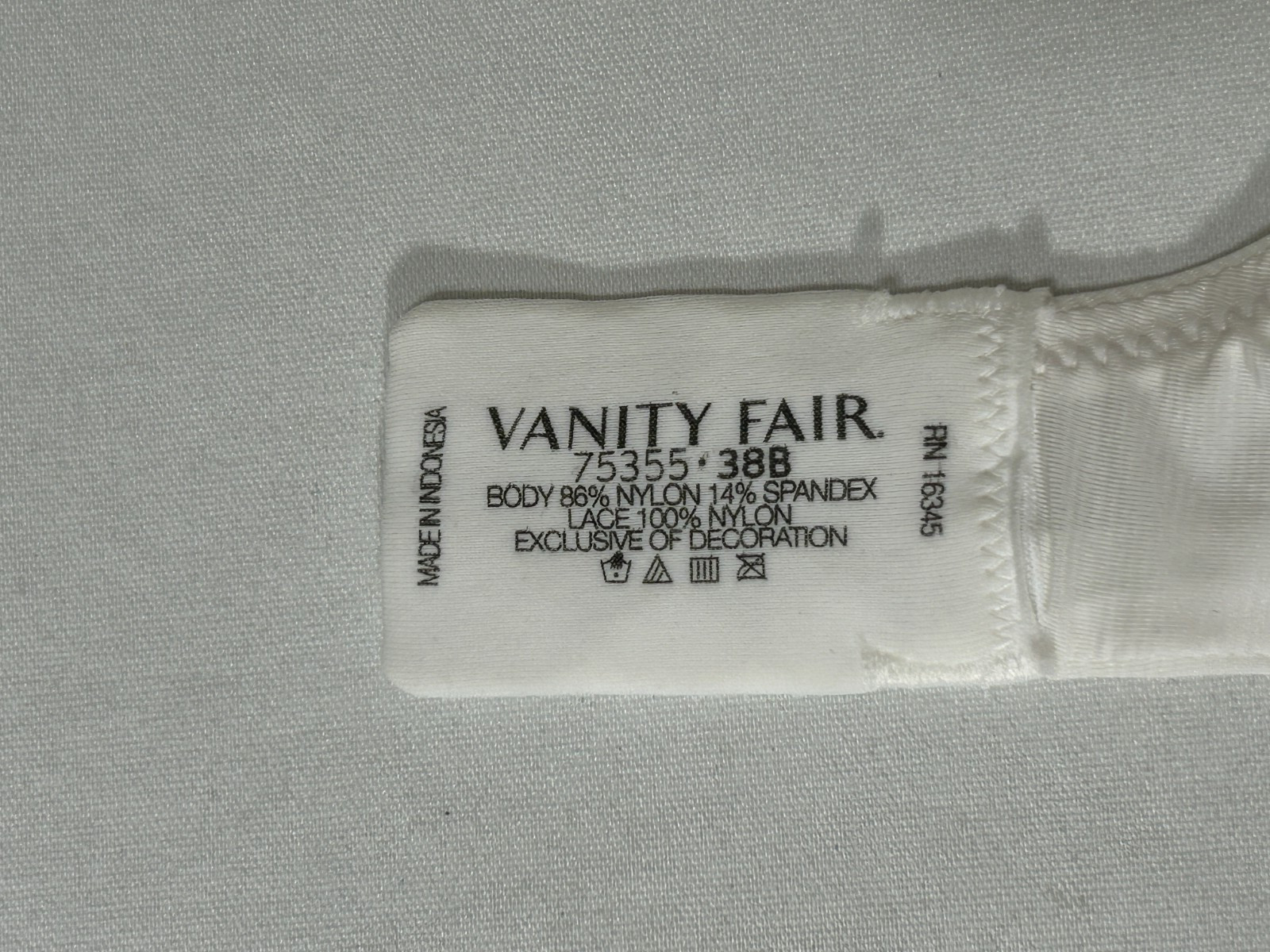 Vanity Fair T Shirt Bra 38B Underwire Cool Fabric No Poke Wire White 75355