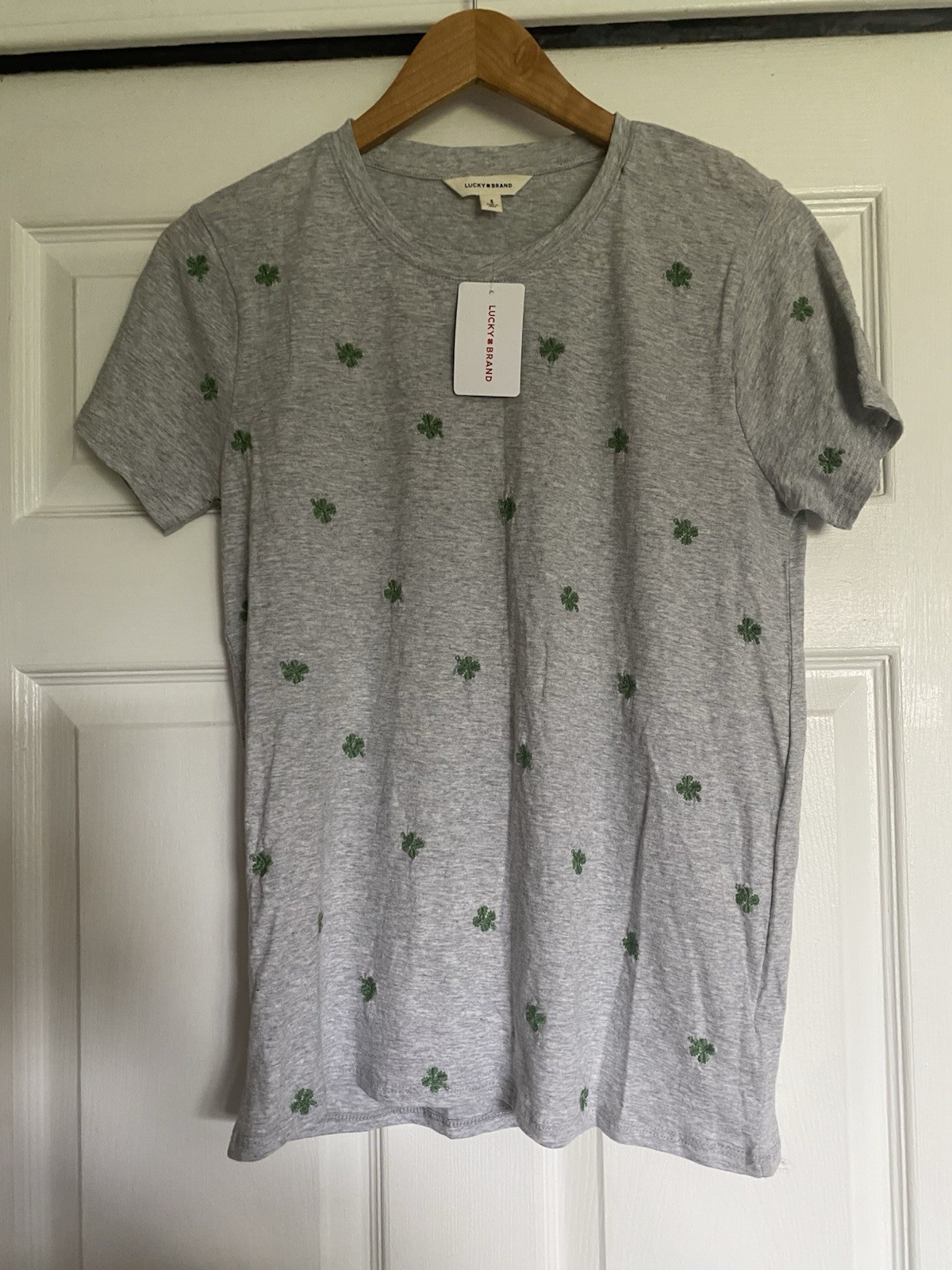 Lucky Brand Women’s T Shirt Tee Small Gray Green Clovers 100 Cotton New With Tag