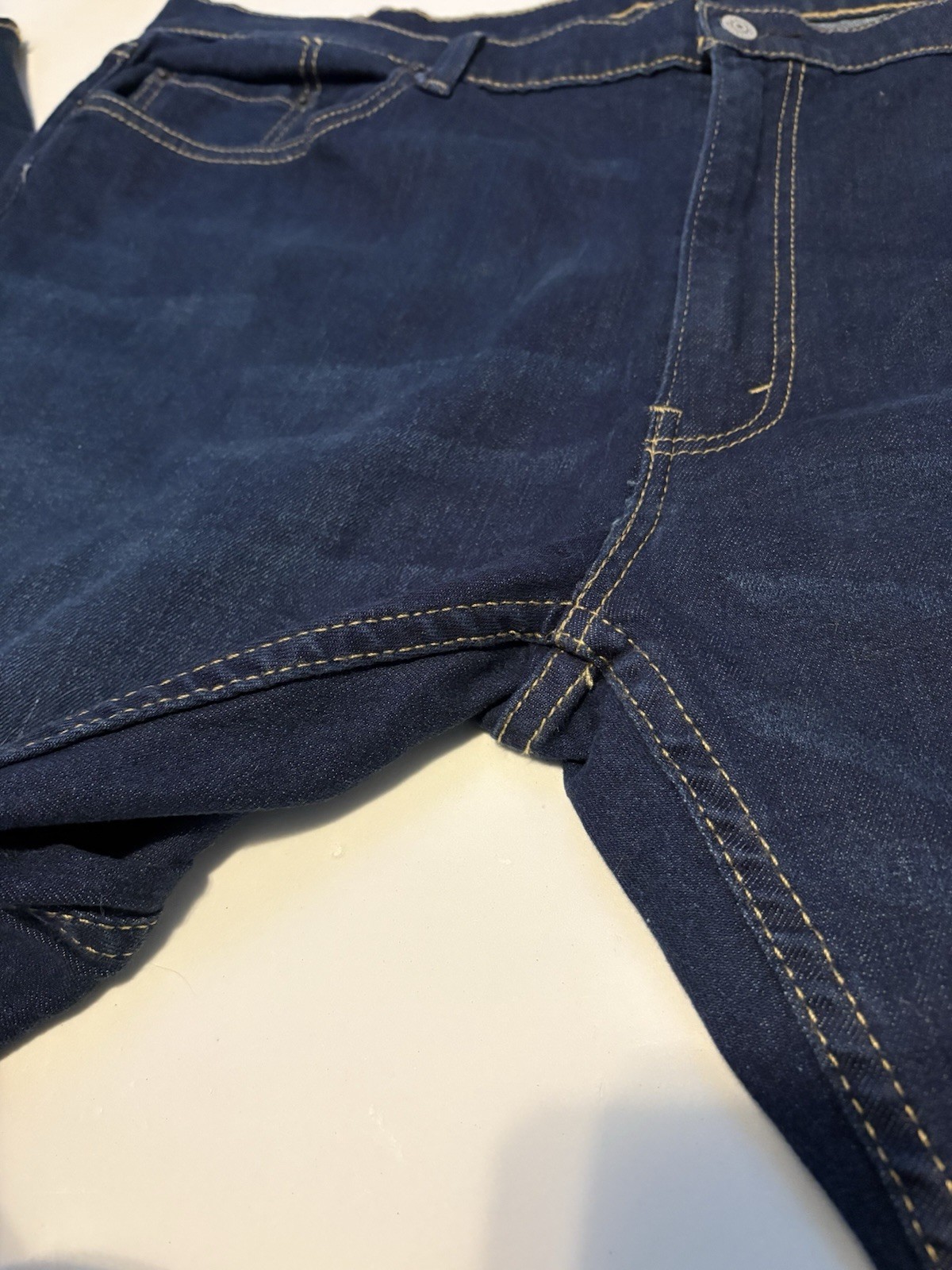 Levi Strauss 559 Men’s 44 x 32 Relaxed Fit Straight Leg Dark Wash Blue Denim