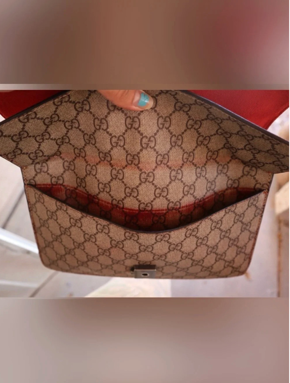 GUCCI BEIGE GG SUPREME CANVAS SHOULDER BAG WITH RED ACCENT