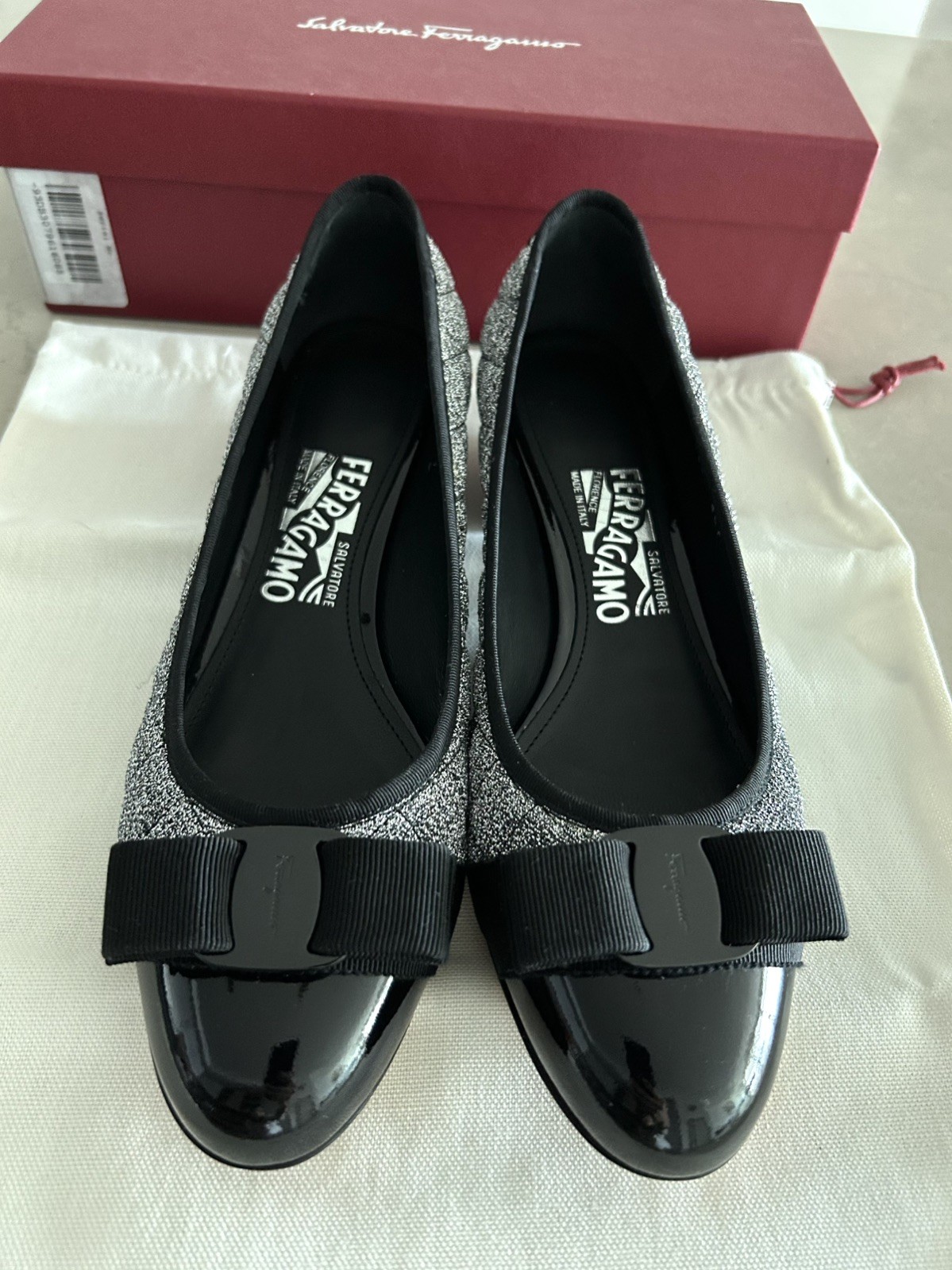 Salvatore Ferragamo Vara Bow Pumps – Silver Glitter & Black Patent, 8.5 C New!