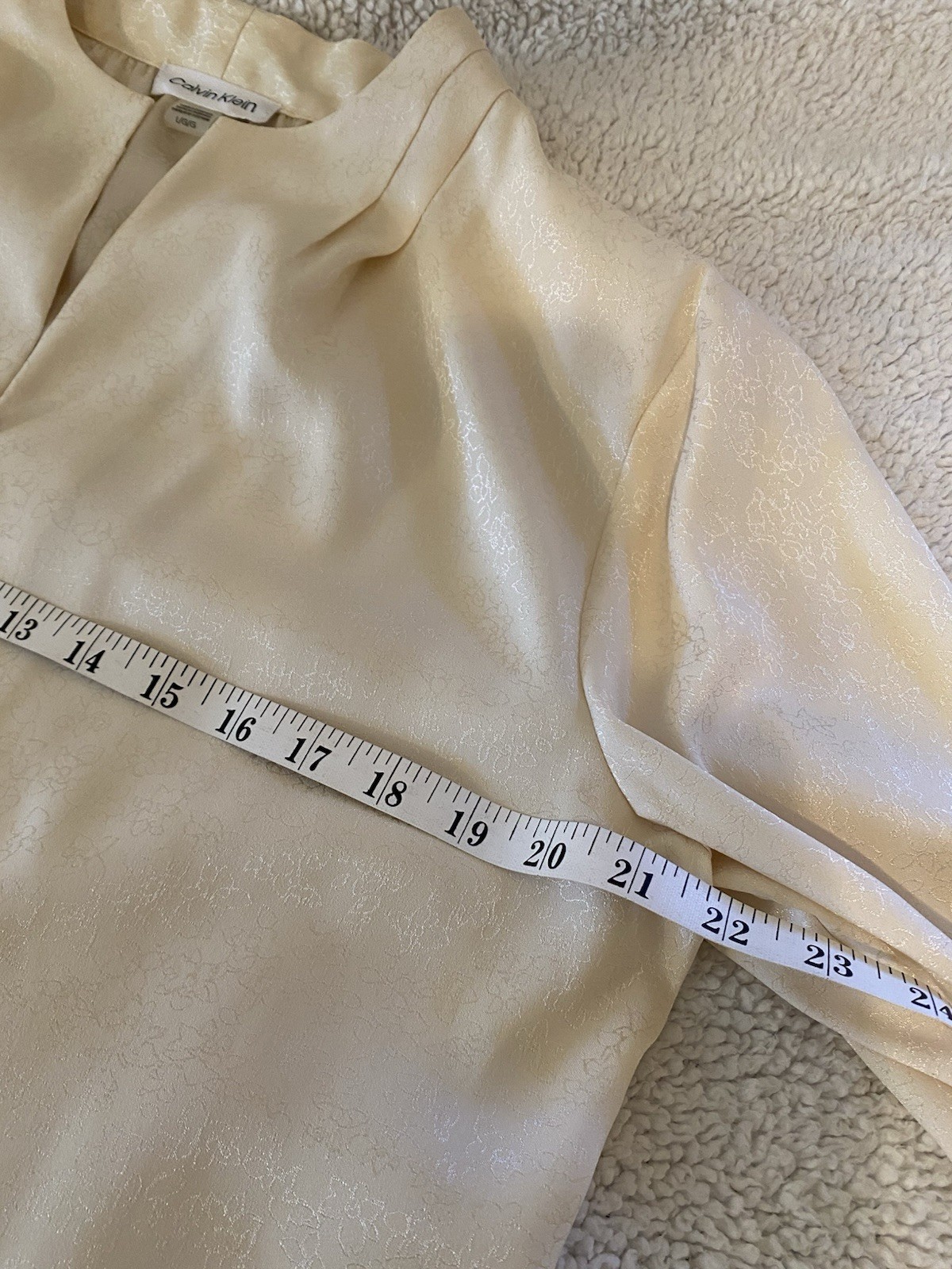 Clvin Klein Brocade Polyester Button Front Blouse W/ Cuffs. Size L / Beige