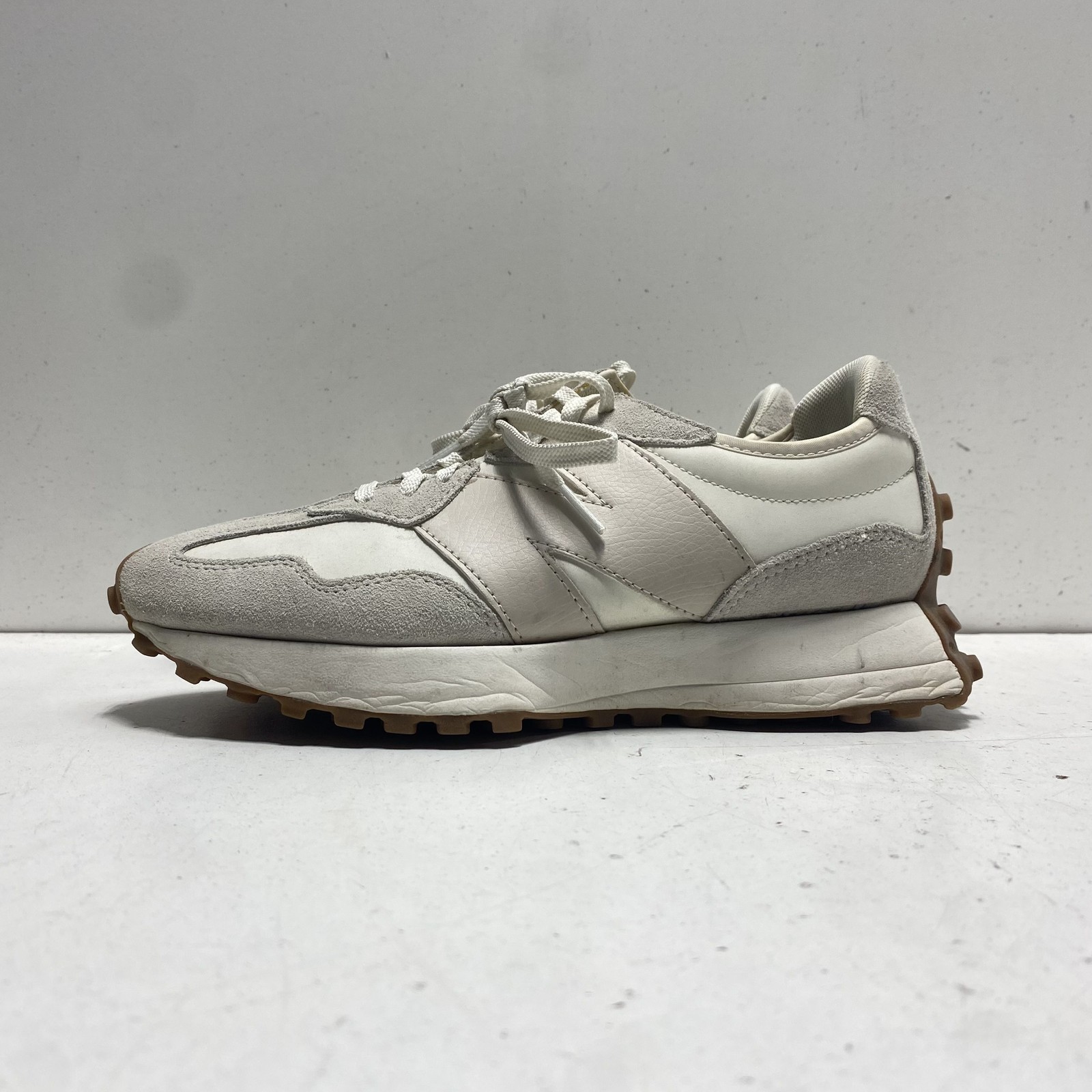 New Balance 327 Sea Salt Macadamia Nut Women’s Lifestyle Sneakers Size 7.5