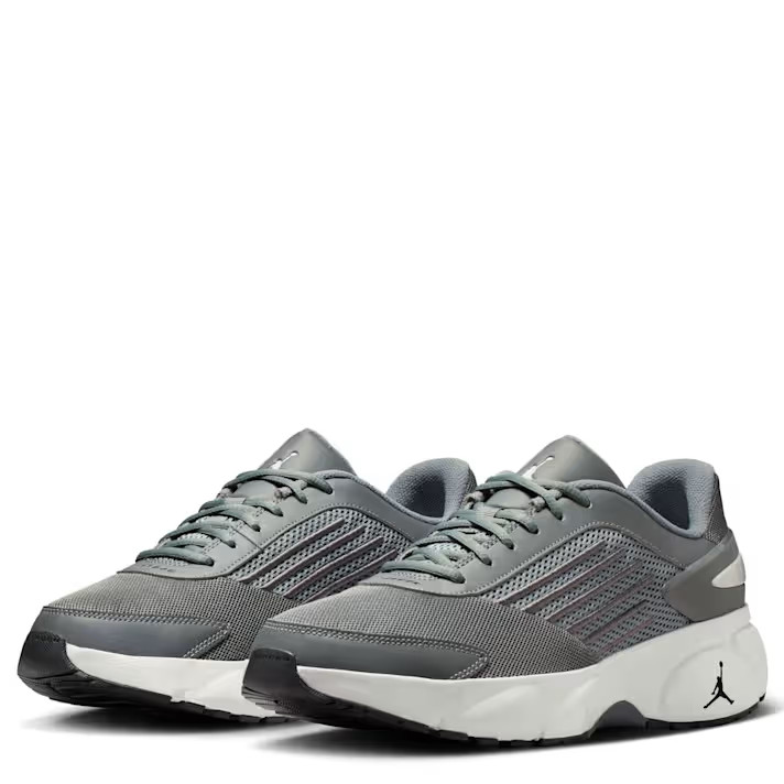 JORDAN MENS COURT TRUNNER FLOW LOW TOP RETRO SNEAKER
