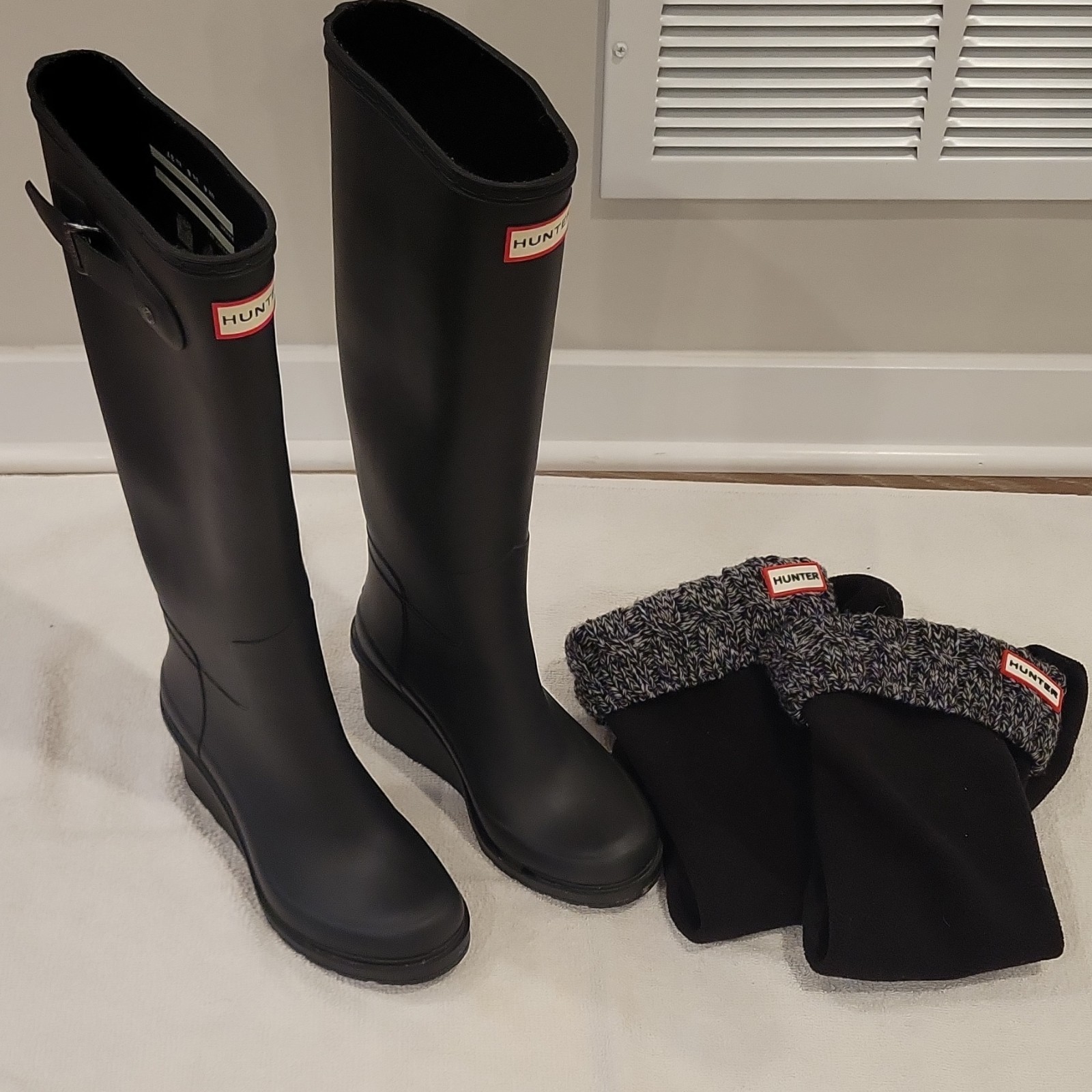 Hunter Original Tall Black Waterproof Knee High Rain Boots w/ Socks US 6
