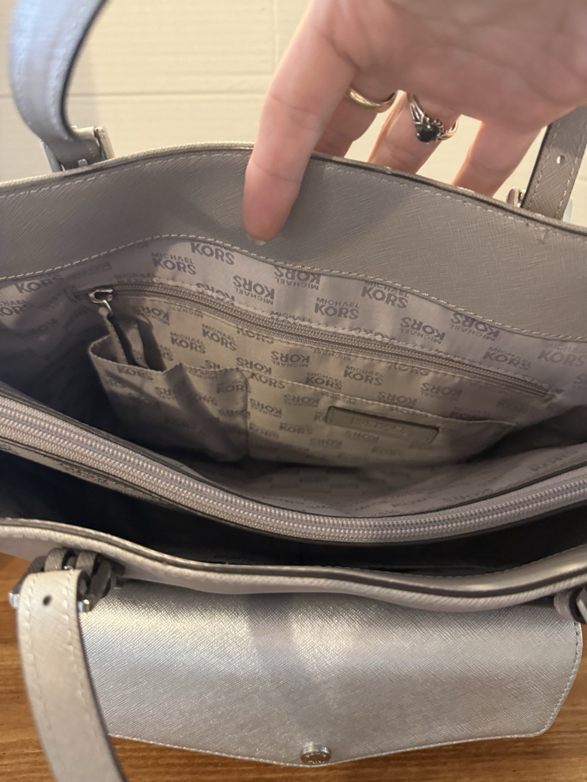 Michael Kors Pearl Grey Leather Jet Set Large Multi Function Pocket Tote Bag
