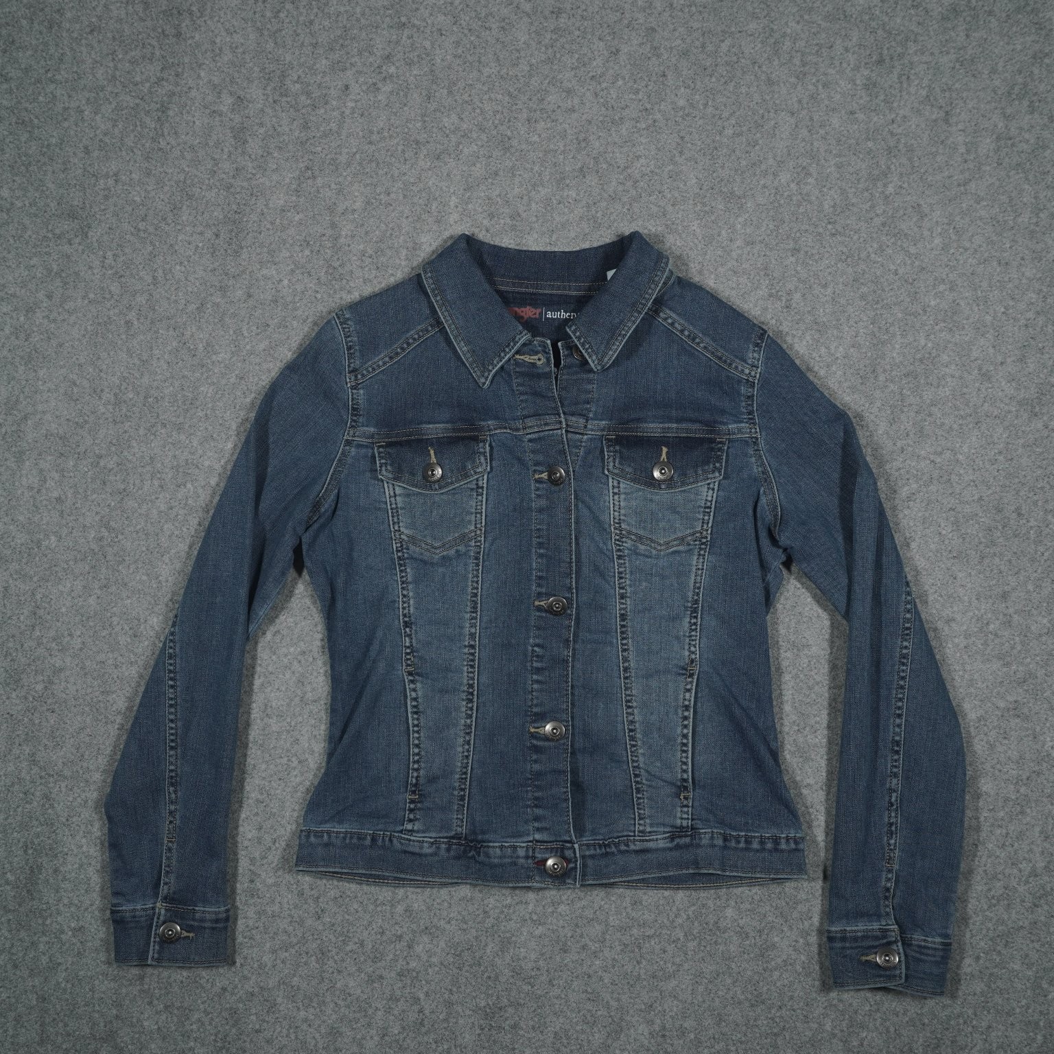 Wrangler Authentics Women’s Blue Denim Jacket M Button Front Pockets Stretch