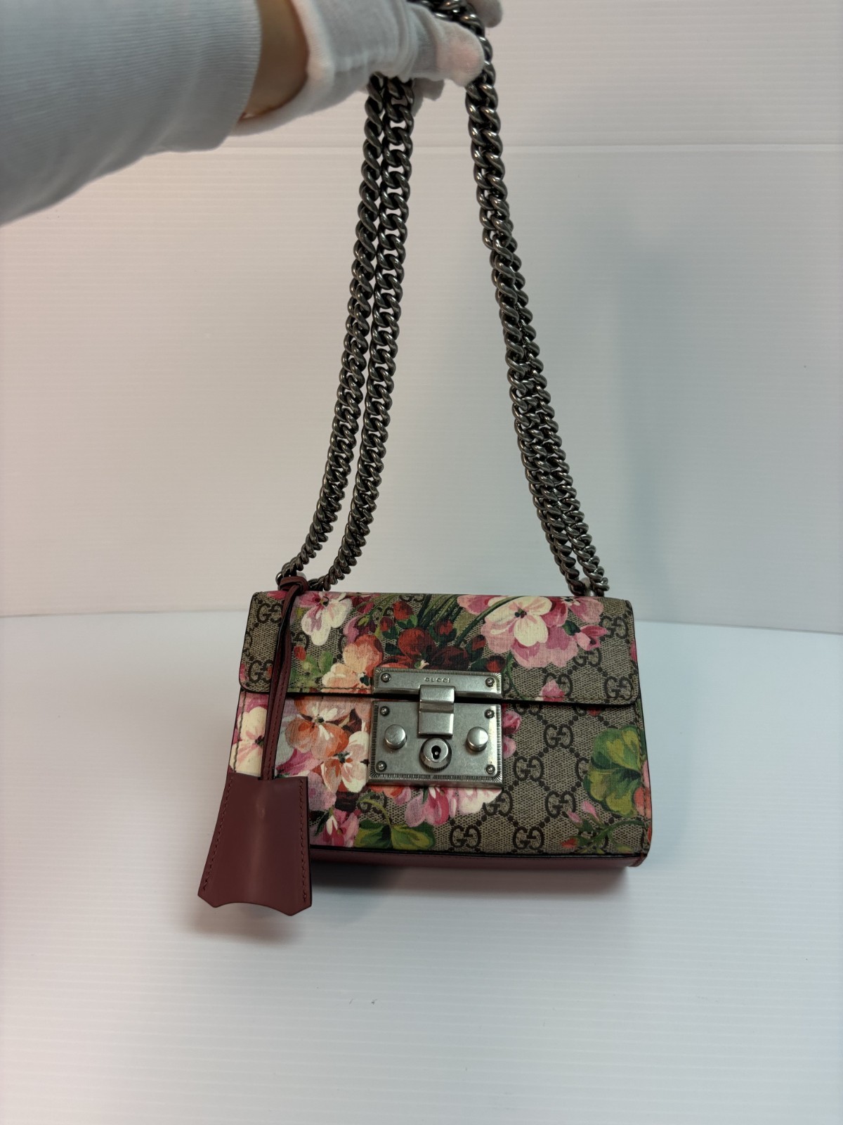 100% Authentic Gucci GG Supreme Blooms Padlock Small Shoulder Bag