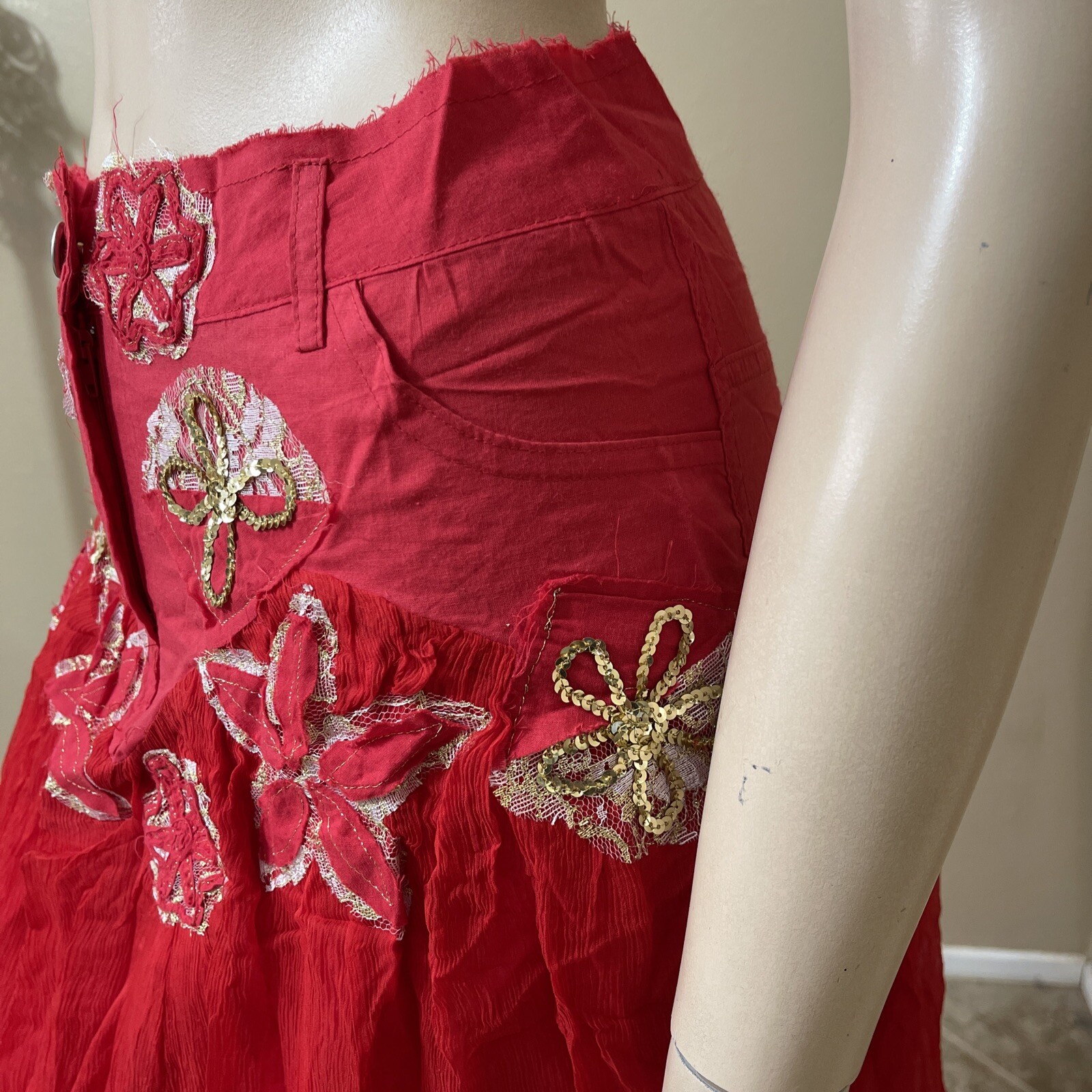 Women’s Red Silk Casual Beaded Embroidered Ruffle Zipper Size M(6-8) Skirt