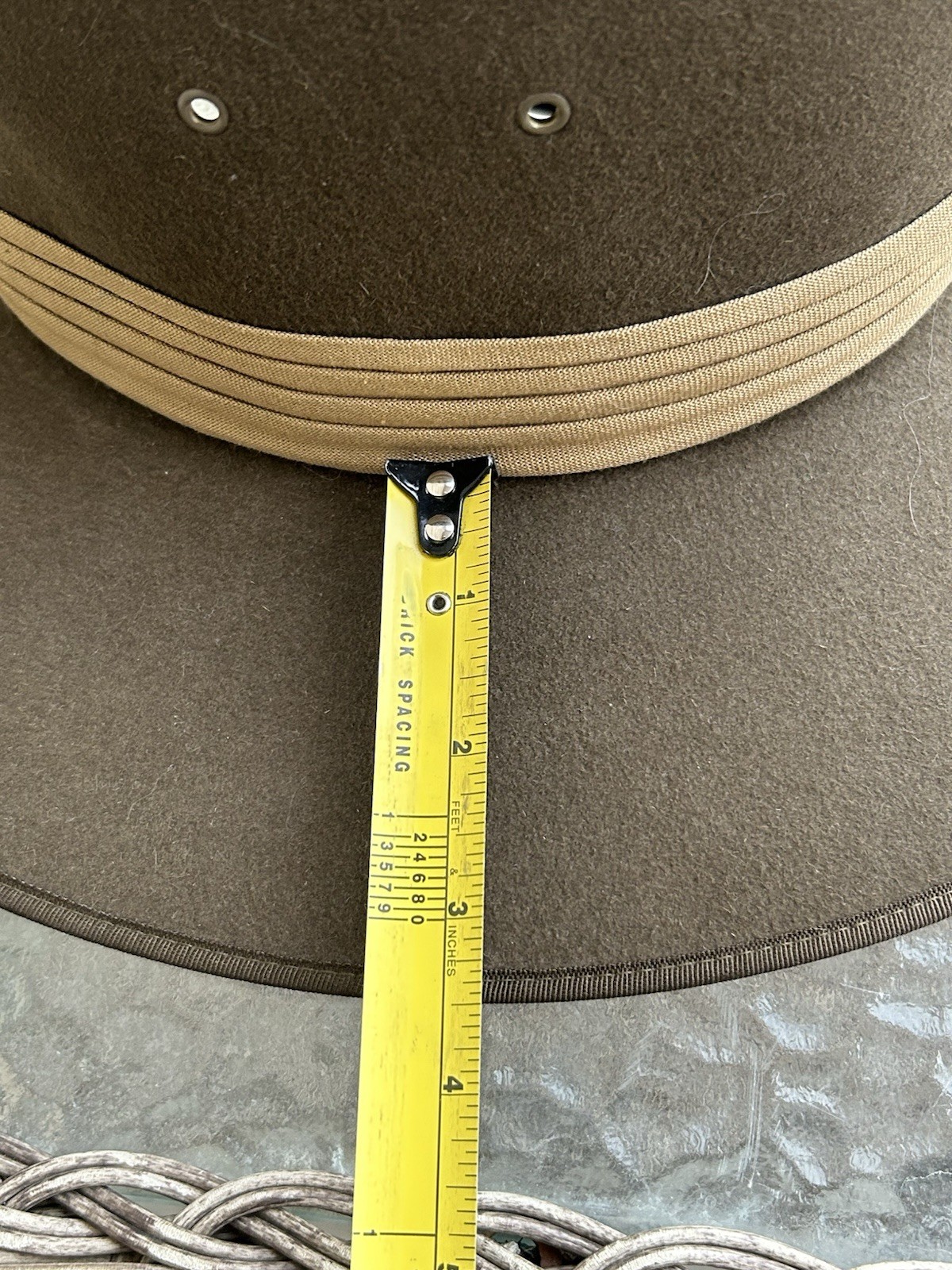Excellent AKUBRA Pure Fur Felt SLOUCH HAT w/Australia Metal Badge Military sz 55