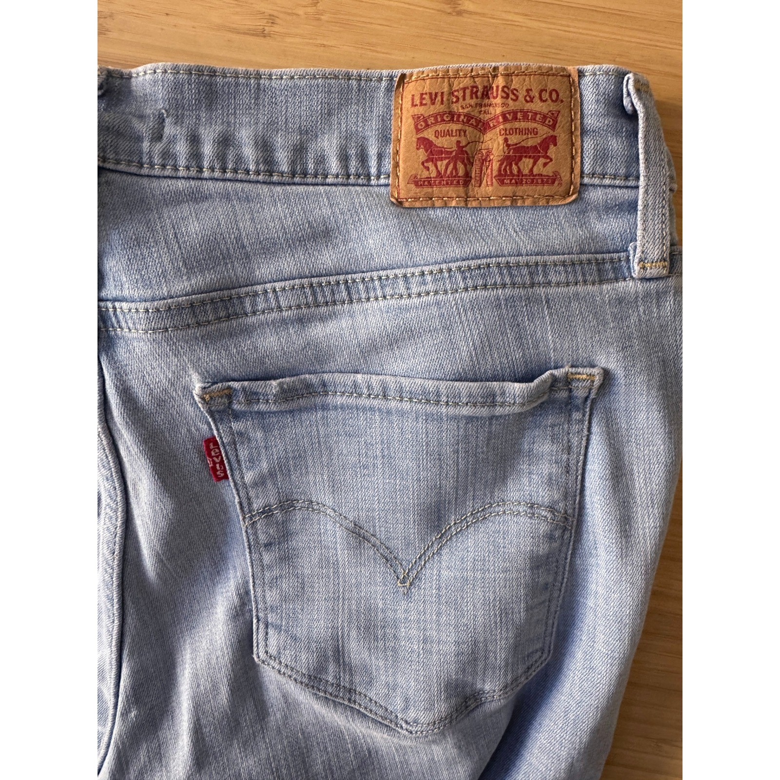 Levi Strauss Co 314 Shaping Straight Jeans Women’s Size 29 Light Wash Denim