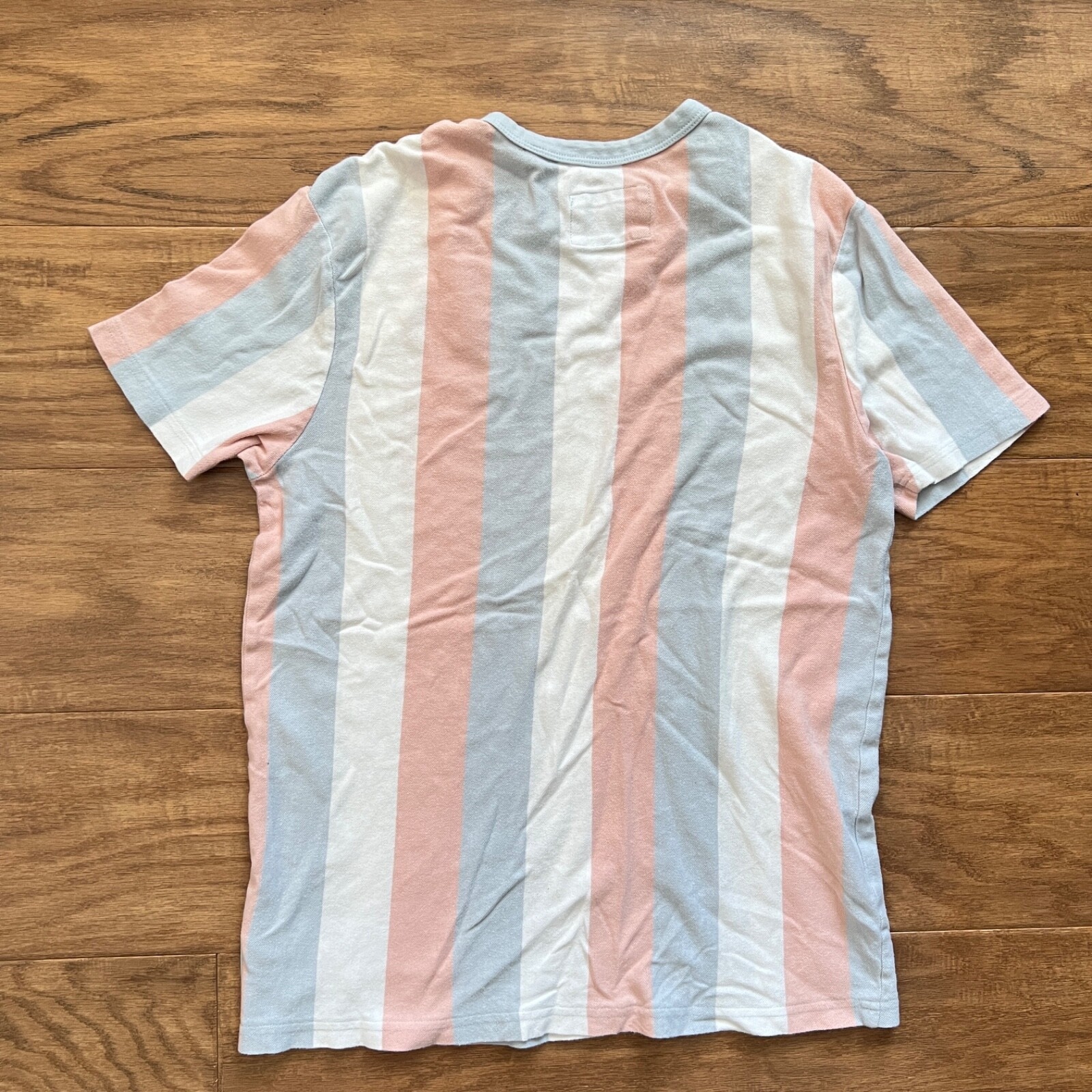 Guess T-Shirt Men’s Size S Vertical Stripe White/Pink/Gray