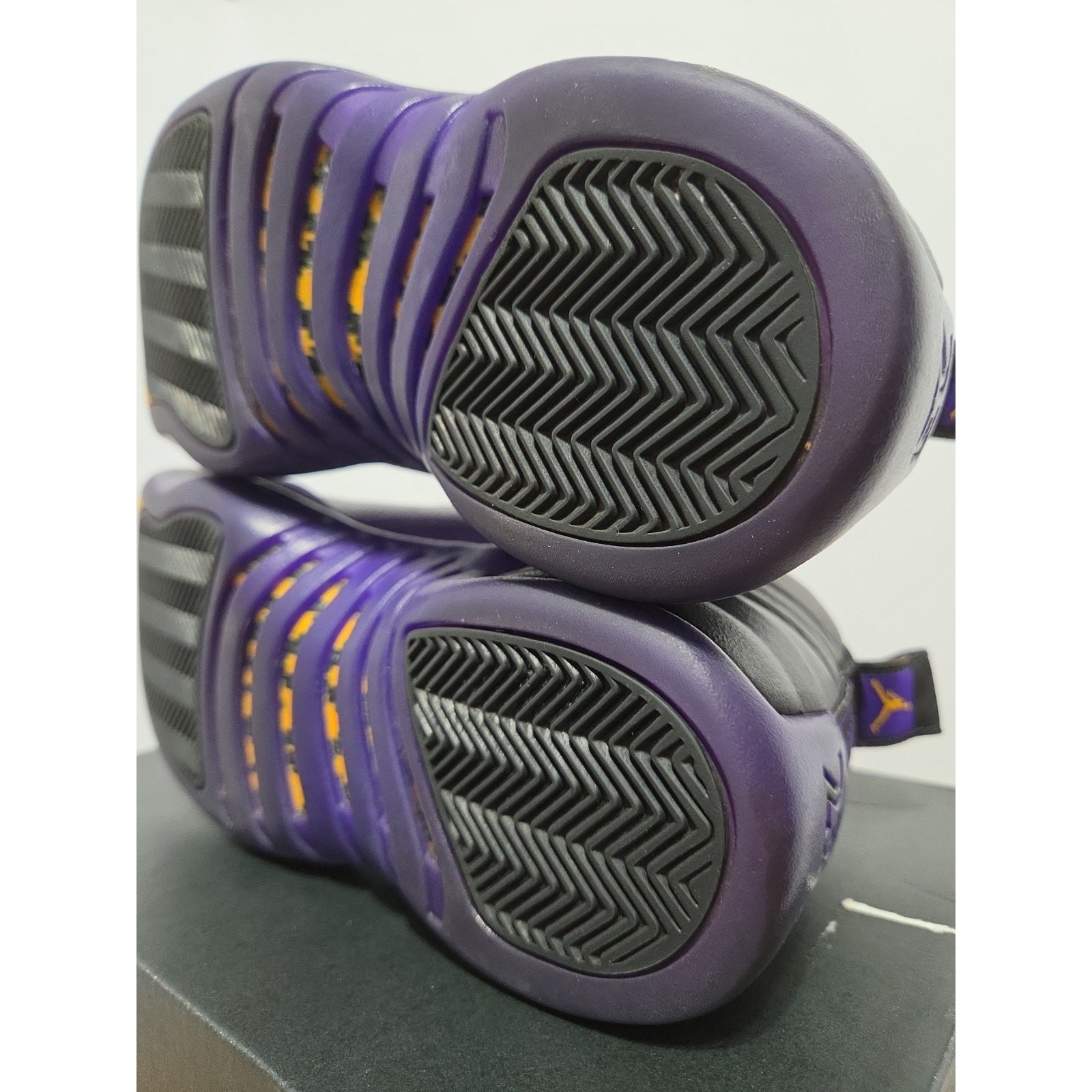 Air Jordan 12 Retro Mid Field Purple Size 8M/9.5W Basketball Shoes CT8013-057