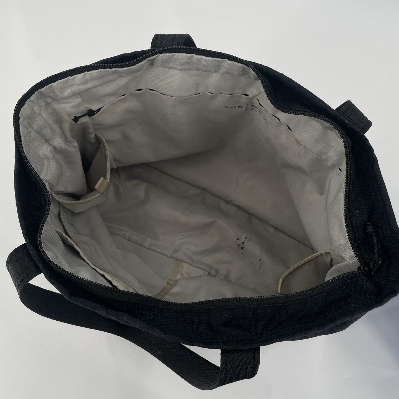 Moment Travelwear M-TW Tote Bag 19L in Black – Nylon – Zip Top Closure
