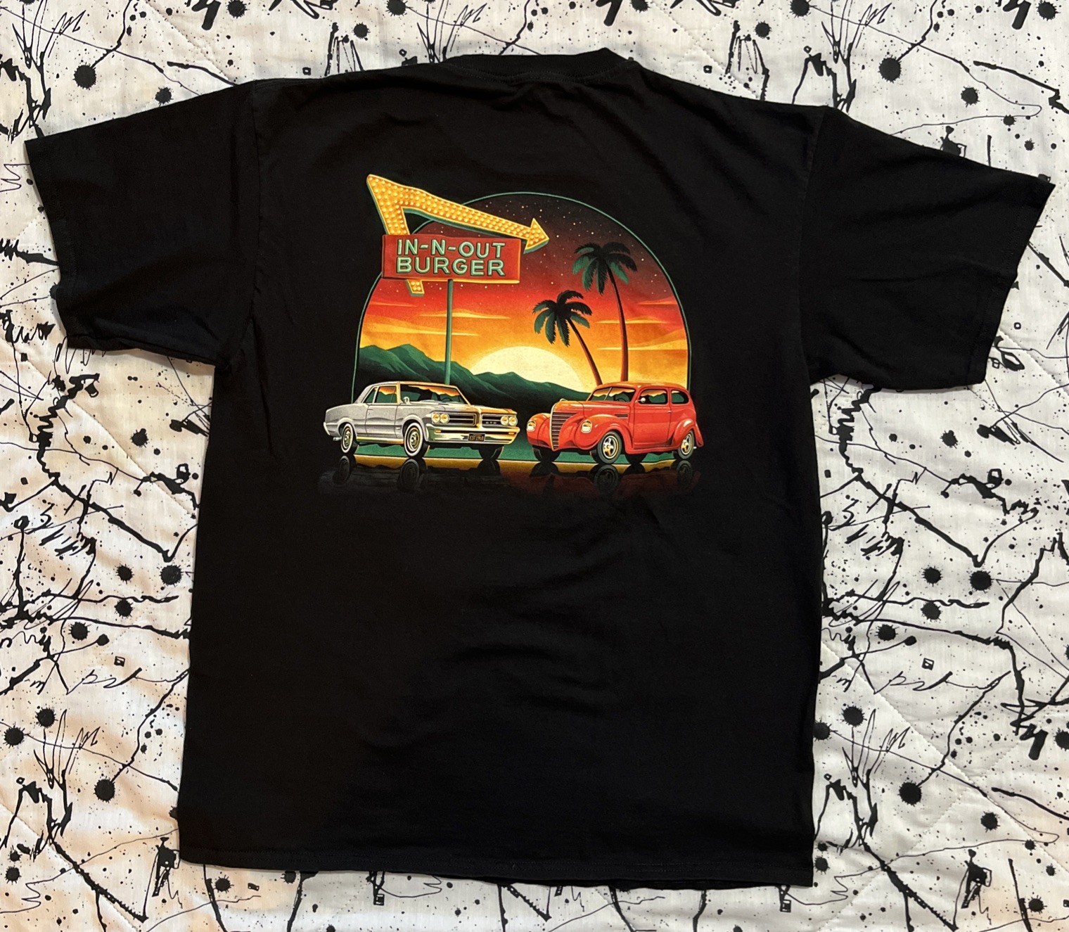(IN N Out Burger) Las Vegas Graphic T-Shirt Mens Large *FREE SHIPPING*