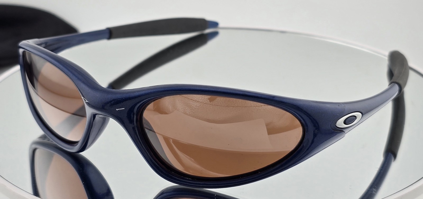 Vintage Oakley Minute 1.0 Sunglasses Metallic Blue Wrap w/ Gold Iridium Lenses
