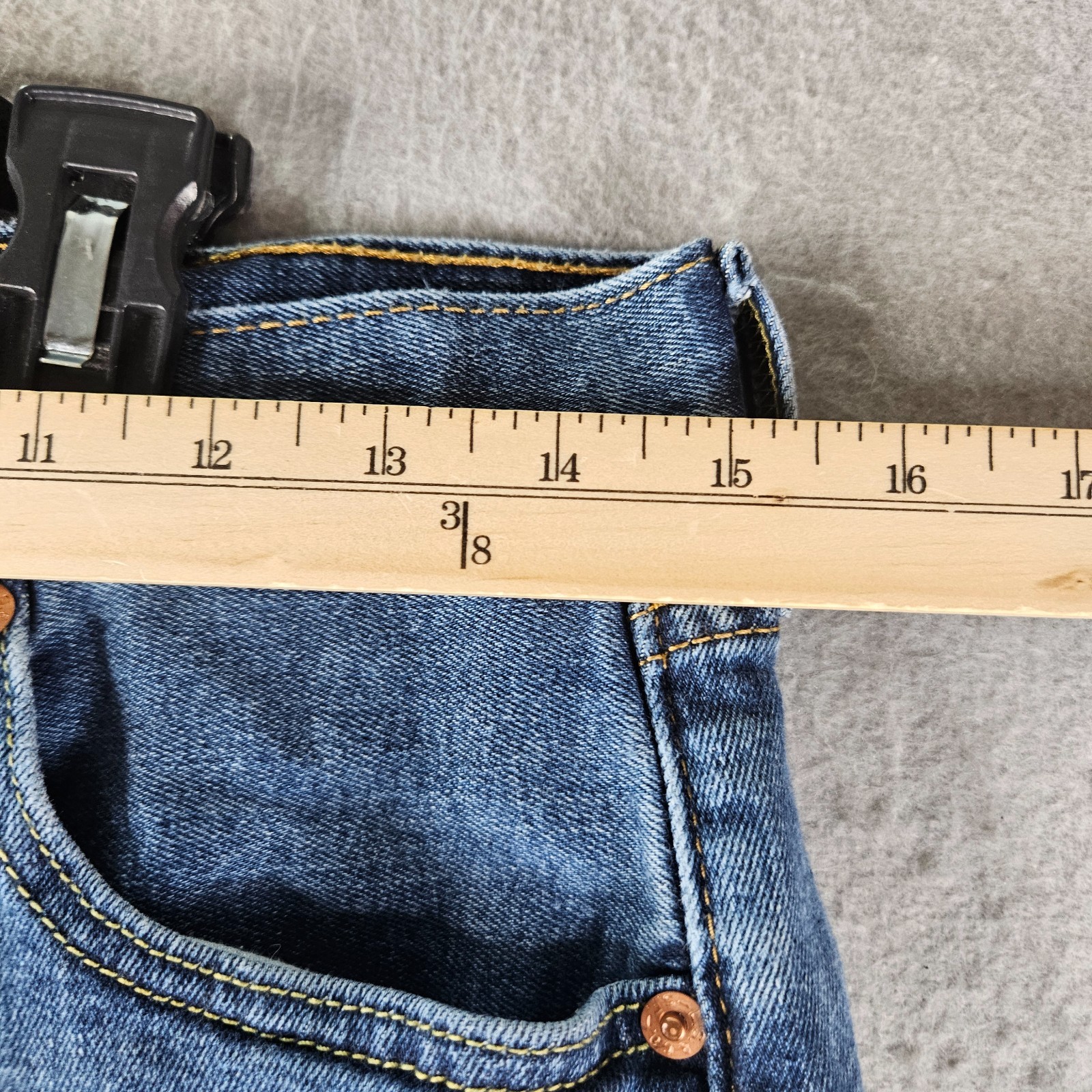 Levis 501 Jeans Men 30×29 Light Wash Straight Leg Button Fly Denim Street