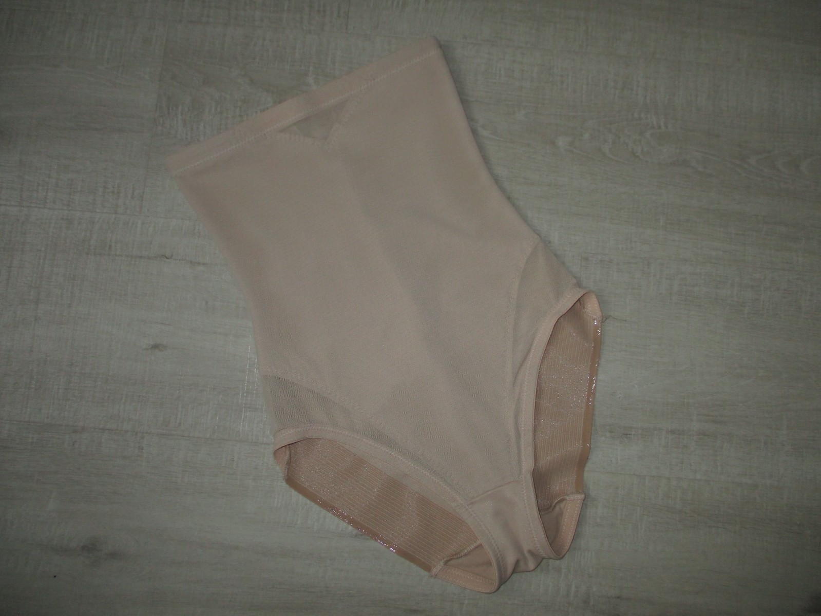 NEW Miraclesuit Extra Firm High Waist Briefs – Size UK Medium – Nude