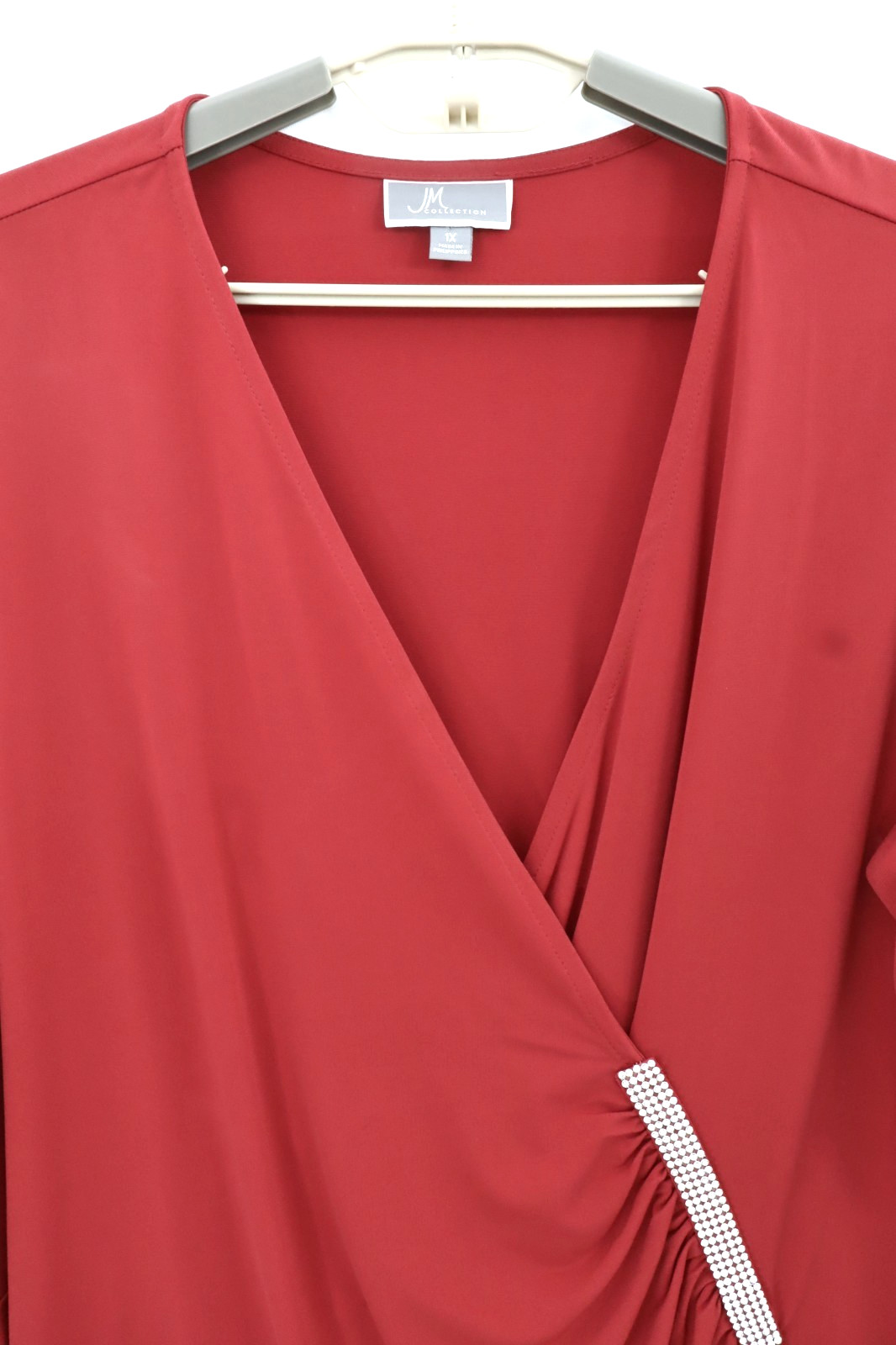 NEW JM COLLECTION Women’s Stretch Polyester Blouse Bead 3/4 Sleeve Deep Red 1X