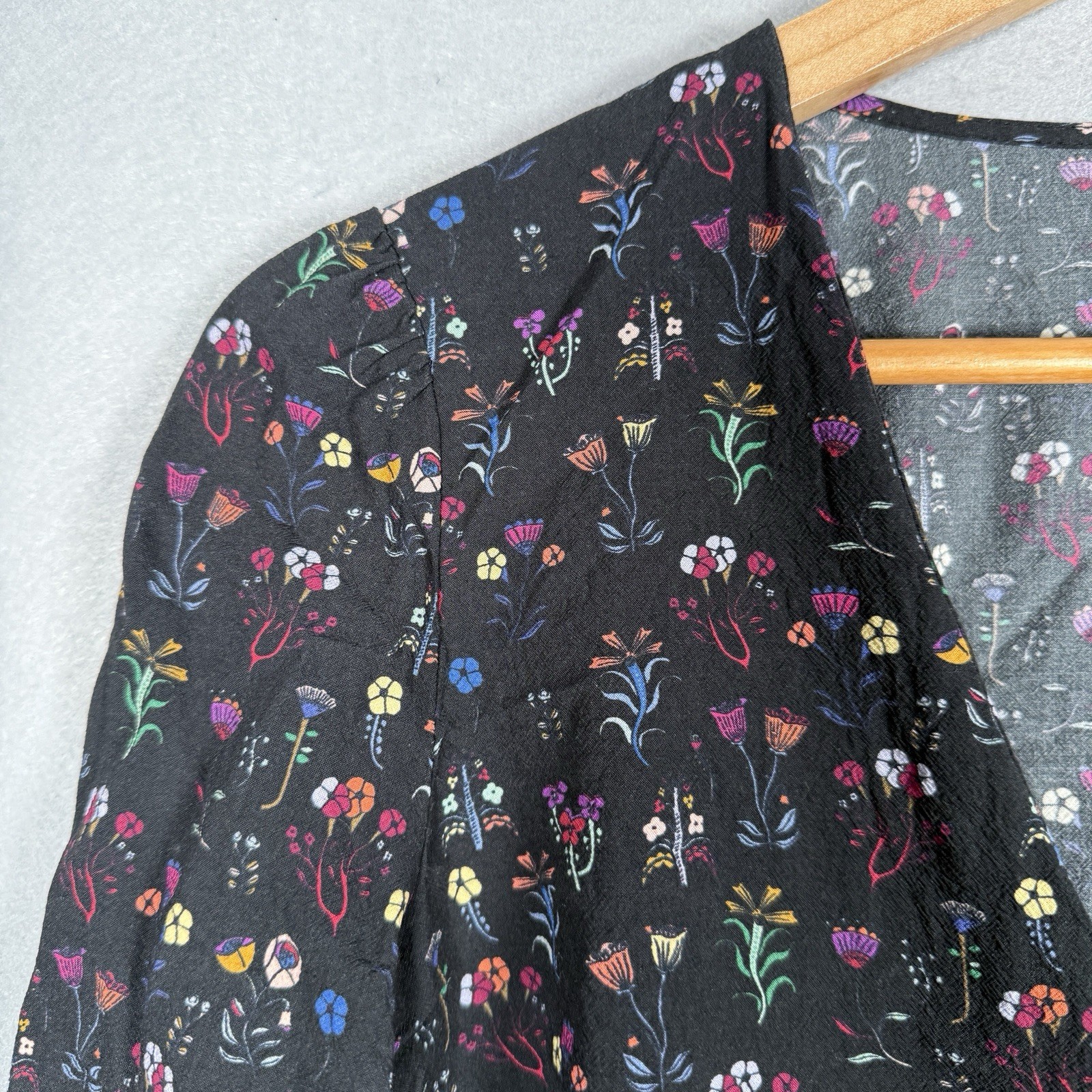 Marine Layer Stacy Floral Top Peasant Boho Cottage Dark Fairy Black Flowers Sz M