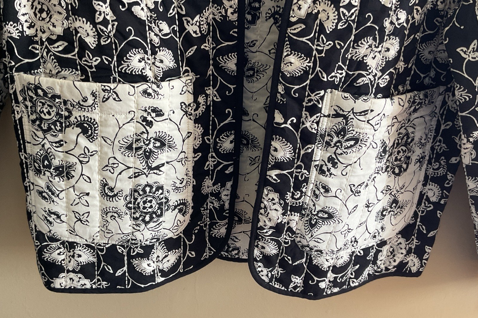Ladies Size L Reversible Quilted Floral Cotton Jacket- Black & Cream, Worn Once