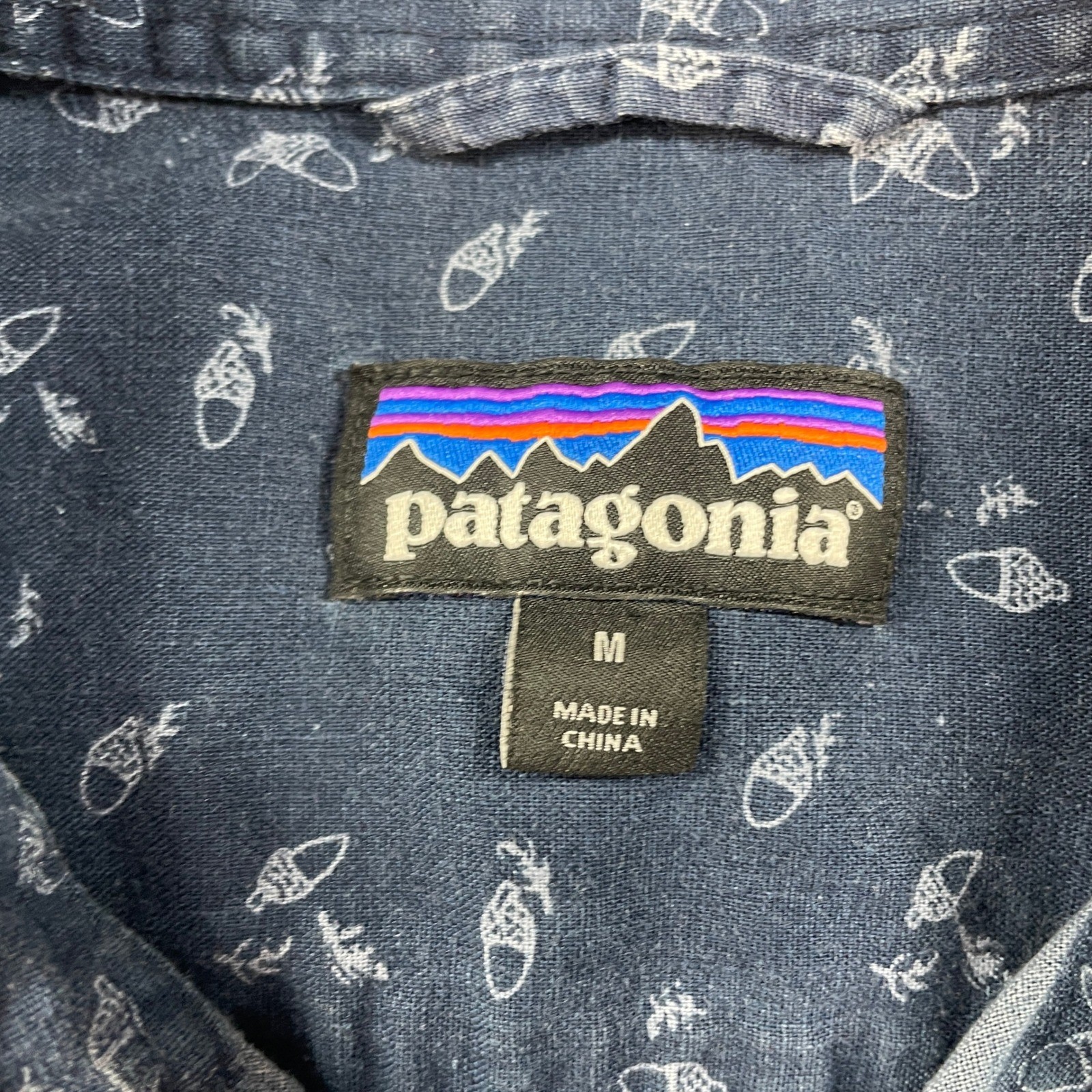 Patagonia Mens Shirt M Blue Graphic Print Short Sleeve Outdoor Hiking Button Up