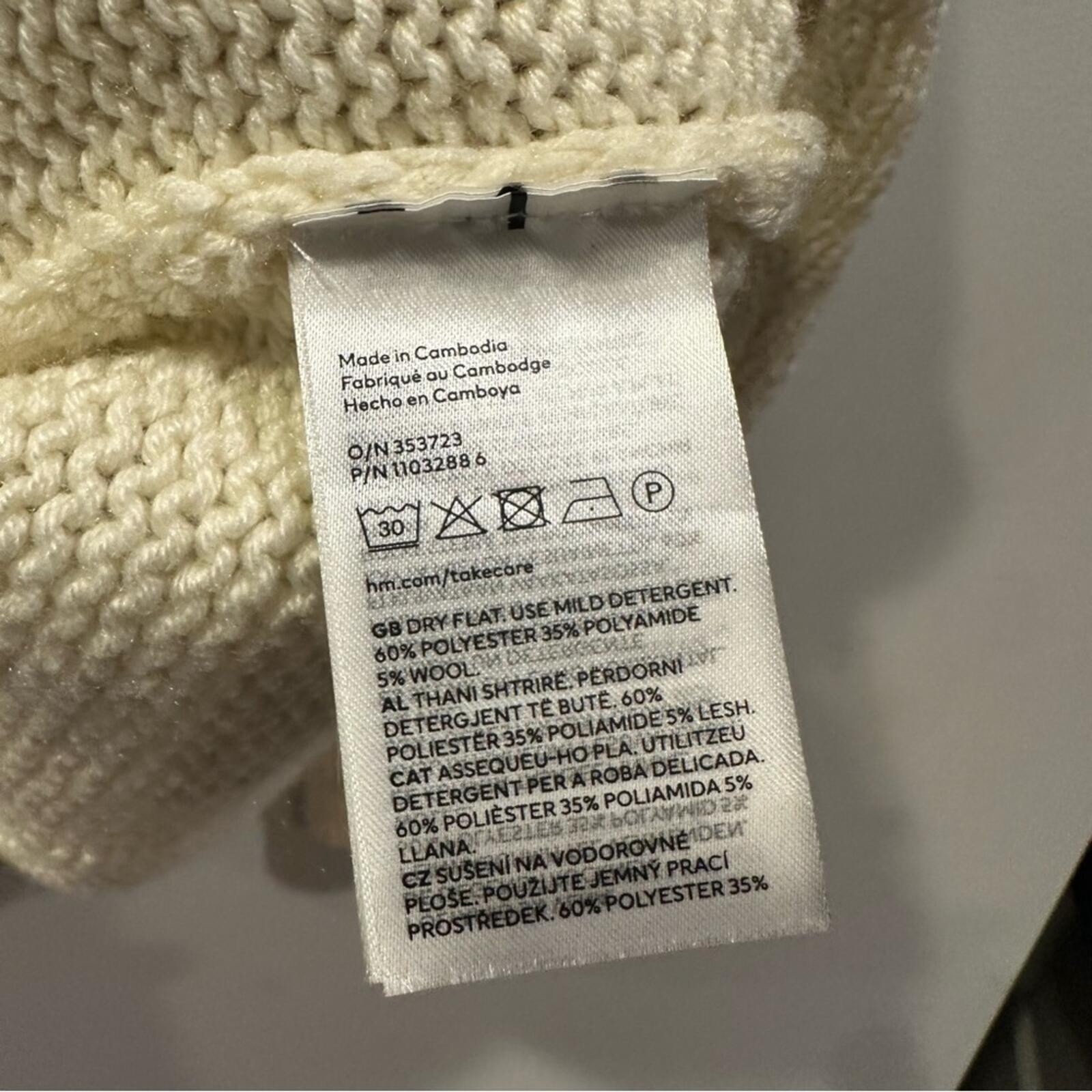 H&M Men’s Relaxed Fit Cable-Knit Jumper in light Beige