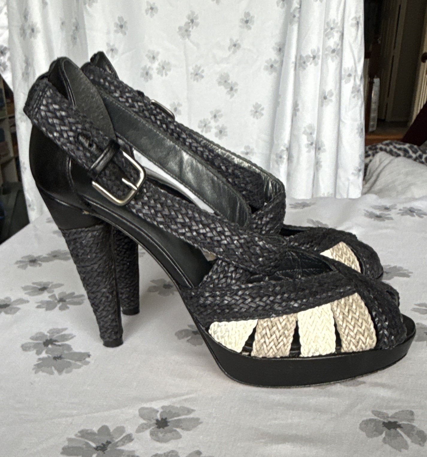 Stuart Weitzman Women’s 7.5 Black Beige Woven Leather Open Toe Platform
