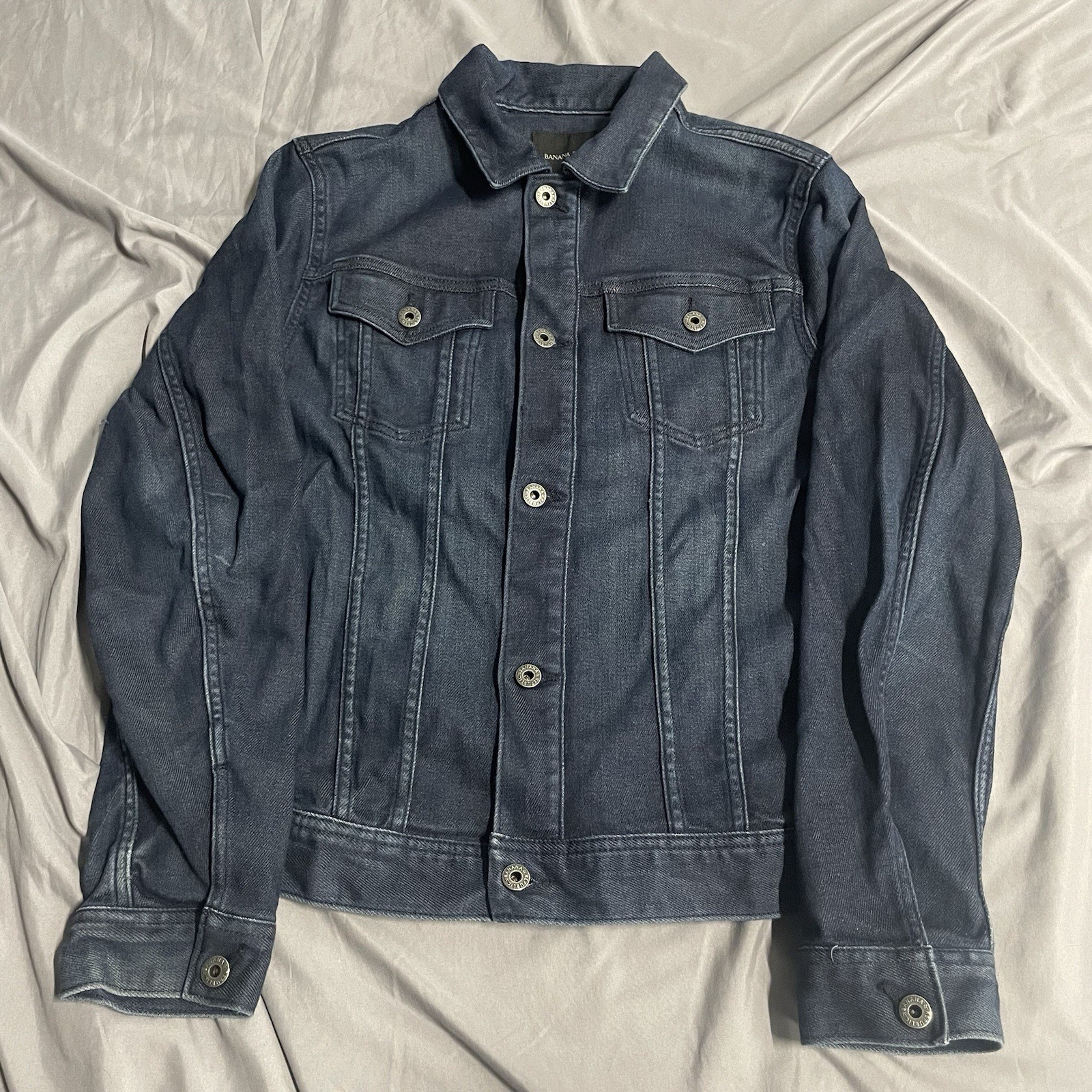 Banana Republic Blue Denim Trucker Jacket Mens Size M Dark Wash Stretch Classic