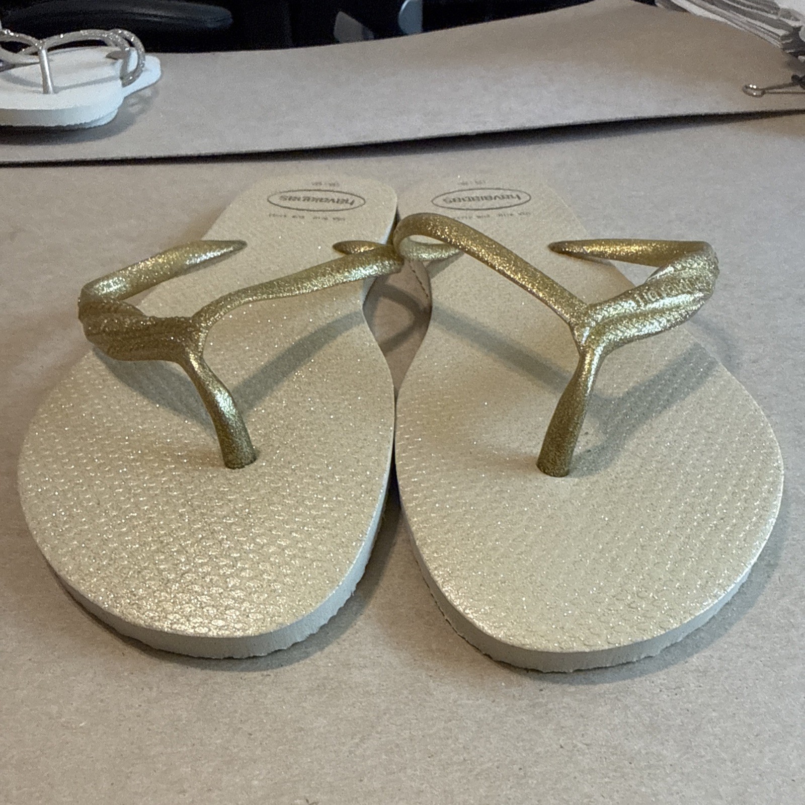 HAVAIANAS Slim Gold with Glitter Footbed and Glitter Straps 39/40 – New