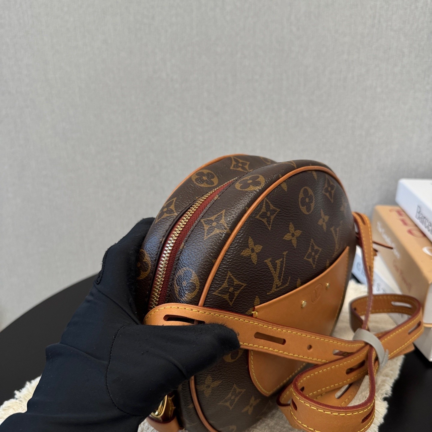 Louis Vuitton Pre-Owned Authentic Round Crossbody Bag 20*8*22.5cm