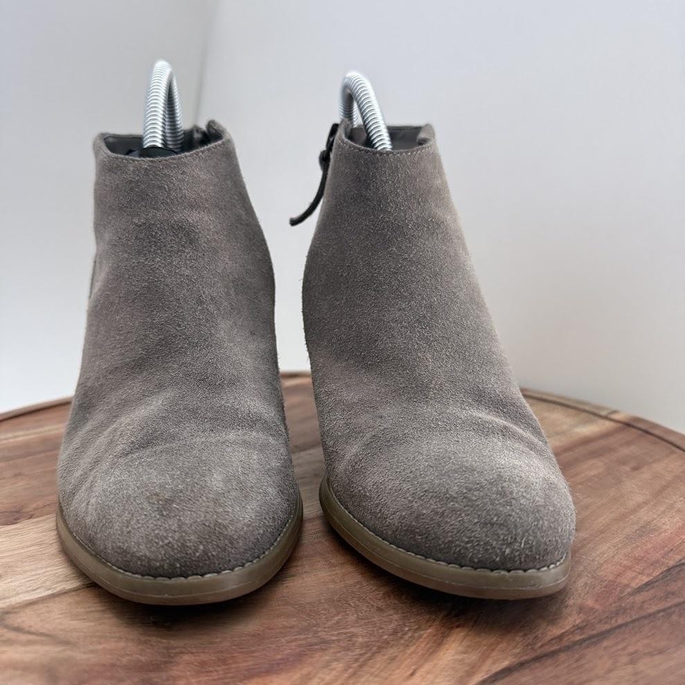 Susina Boots Womens Size 7W Gray Suede Ankle Booties Side Zip Stacked Heel Wide