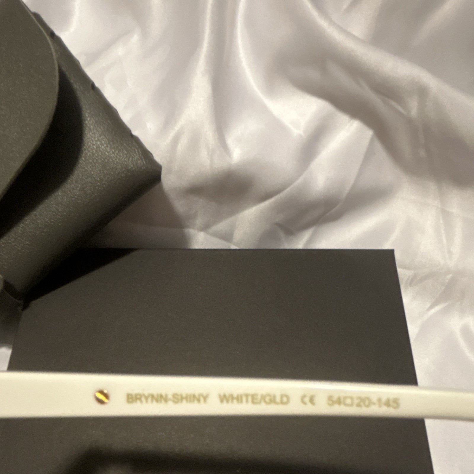 FREIDA ROTHMAN Brynn Oversized Square Sunglasses White/Gold UV400 54-20-145