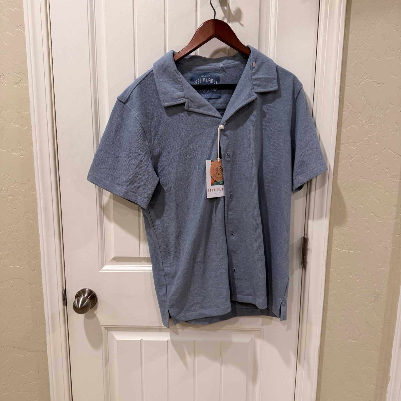 NWT Free Planet Men’s Medium Camp Collar Button Front Shirt Blue