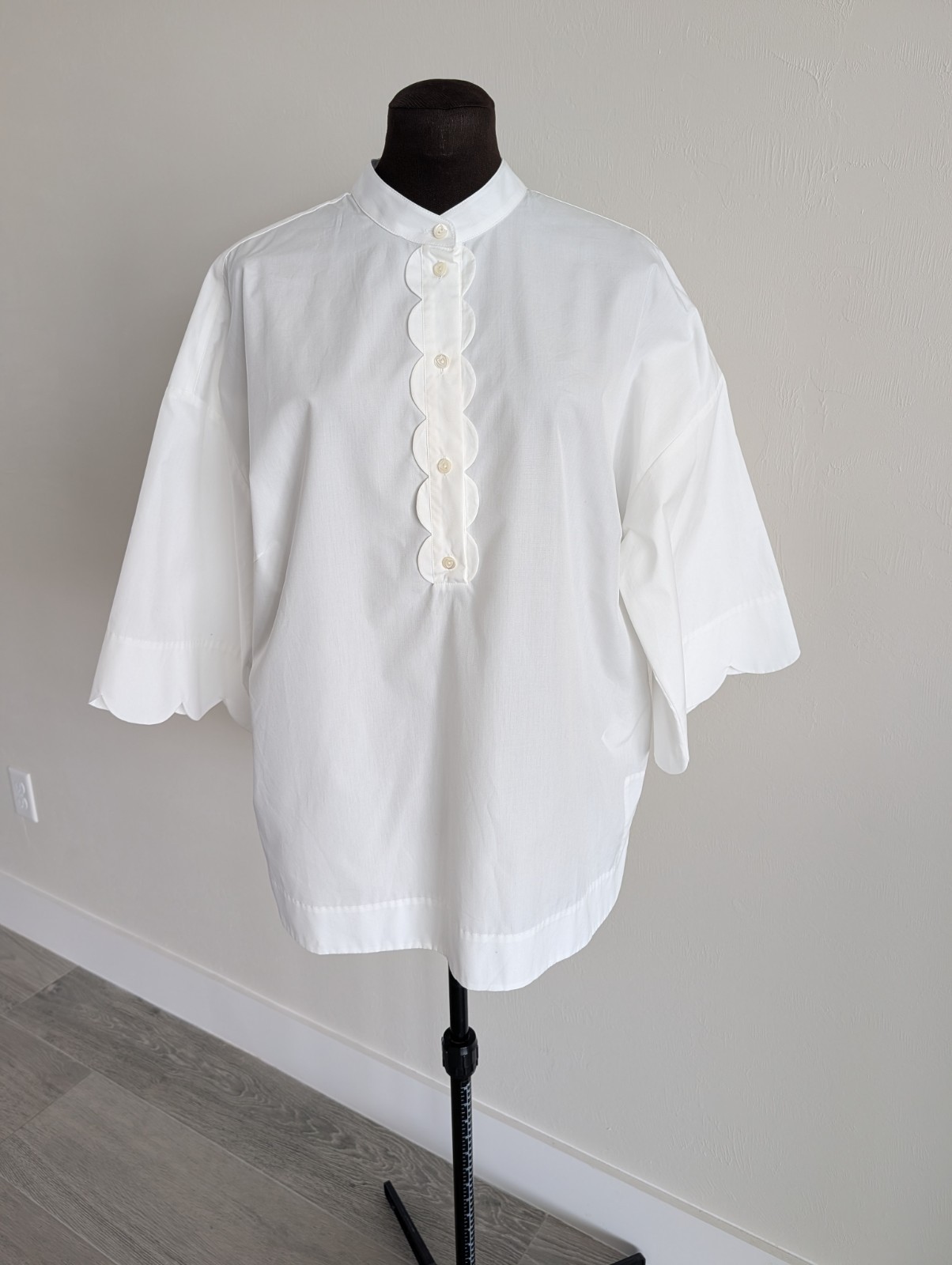 $650 New Escada white Cotton scallop collared button top blouse 40 10 L