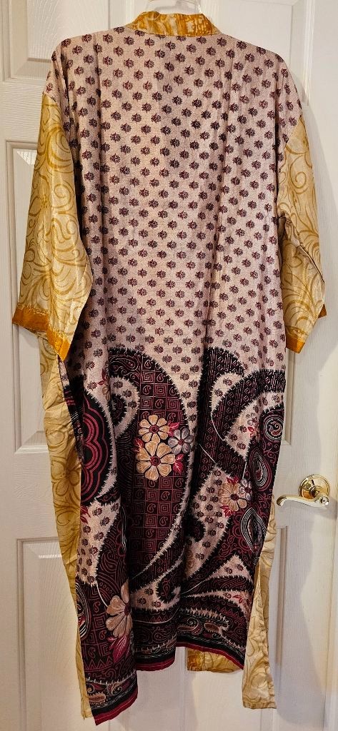 Art Silk Kimono Robe~ Women’s One Size~ Kimono w/Tie~ Floral, Sarees ~Beige ~NEW