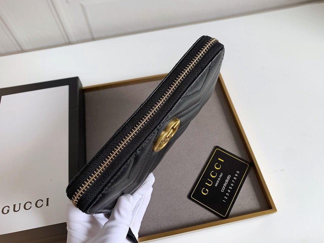 Gucci wallet black with gold GG zip around