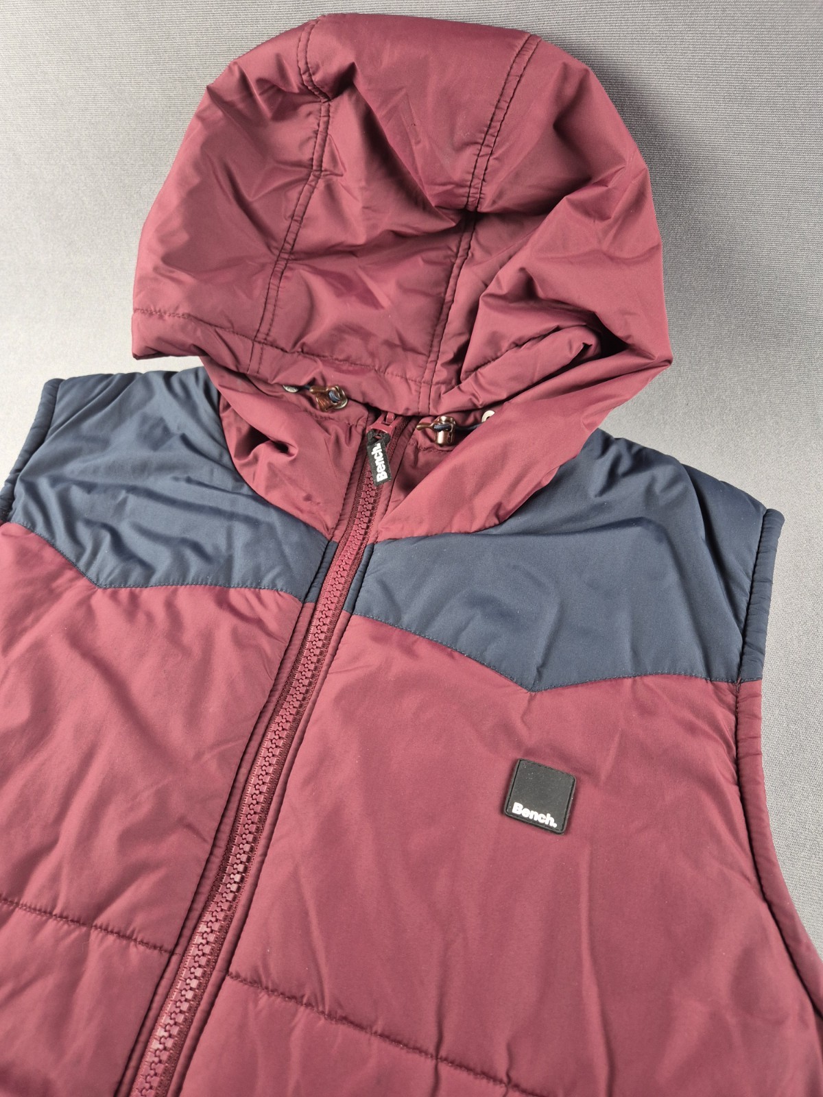Bench Burgundy & Navy Hooded Padded Gilet Bodywarmer XL Mens Winter Zip Vest