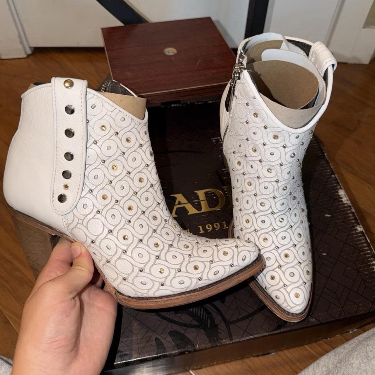 Cuadra Barcelona 3F65RS White Leather Western Studded Zip Ankle Bootie 7