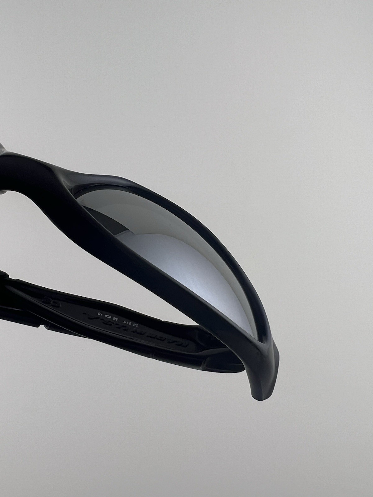 Oakley Minute 2.0 Polished Black Frame Black Iridium Lens 04-515 Silver Icons