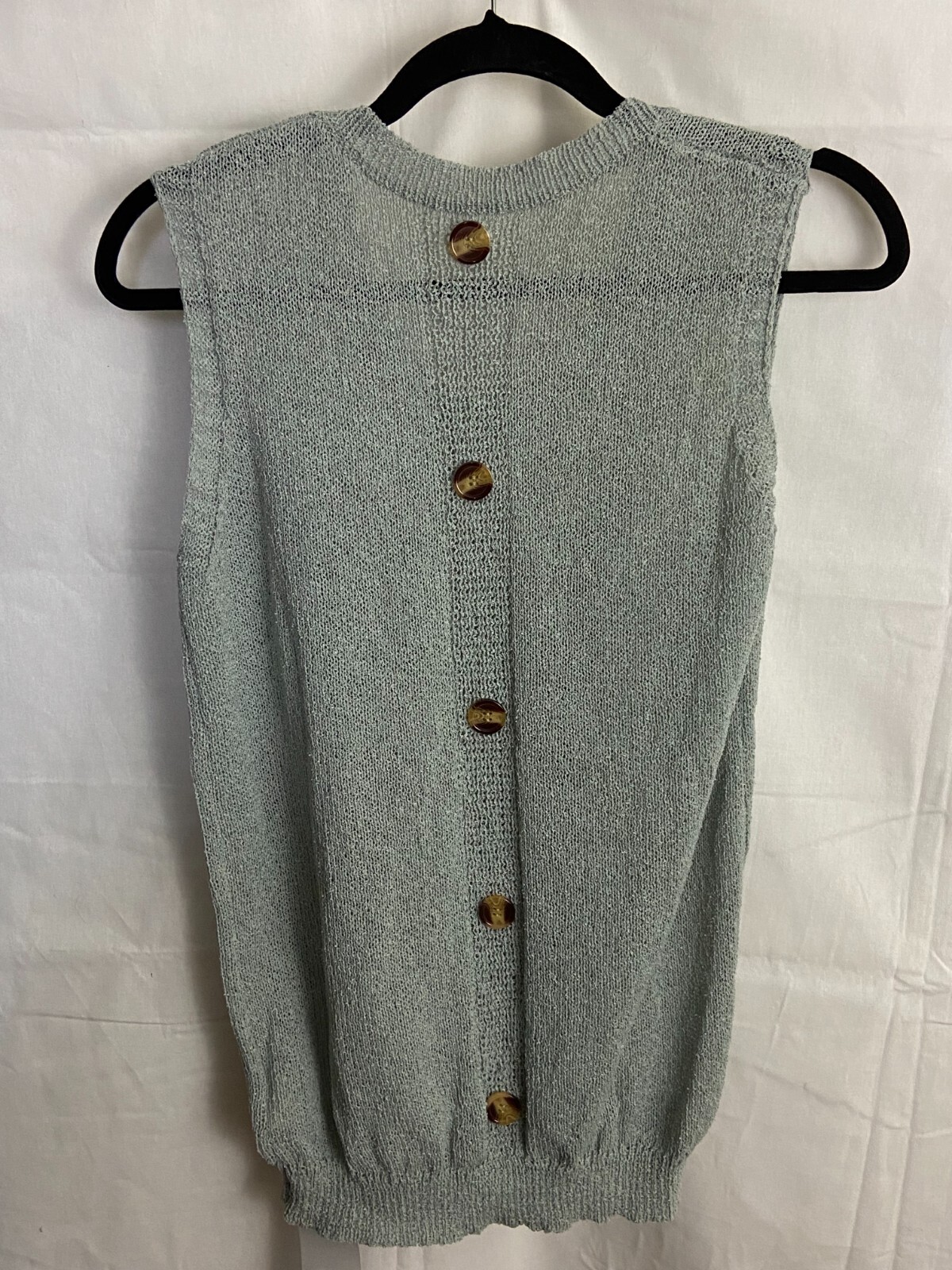 NWT Yoins Womens Green Sleeveless Top Button Accent on Back