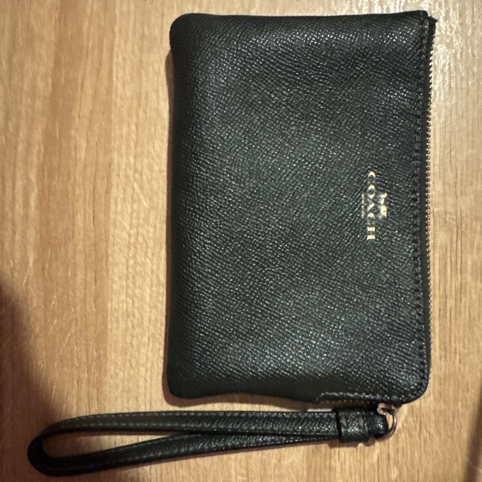 Coach Corner Zip Wristlet Gold Crossgrain Leather EUC