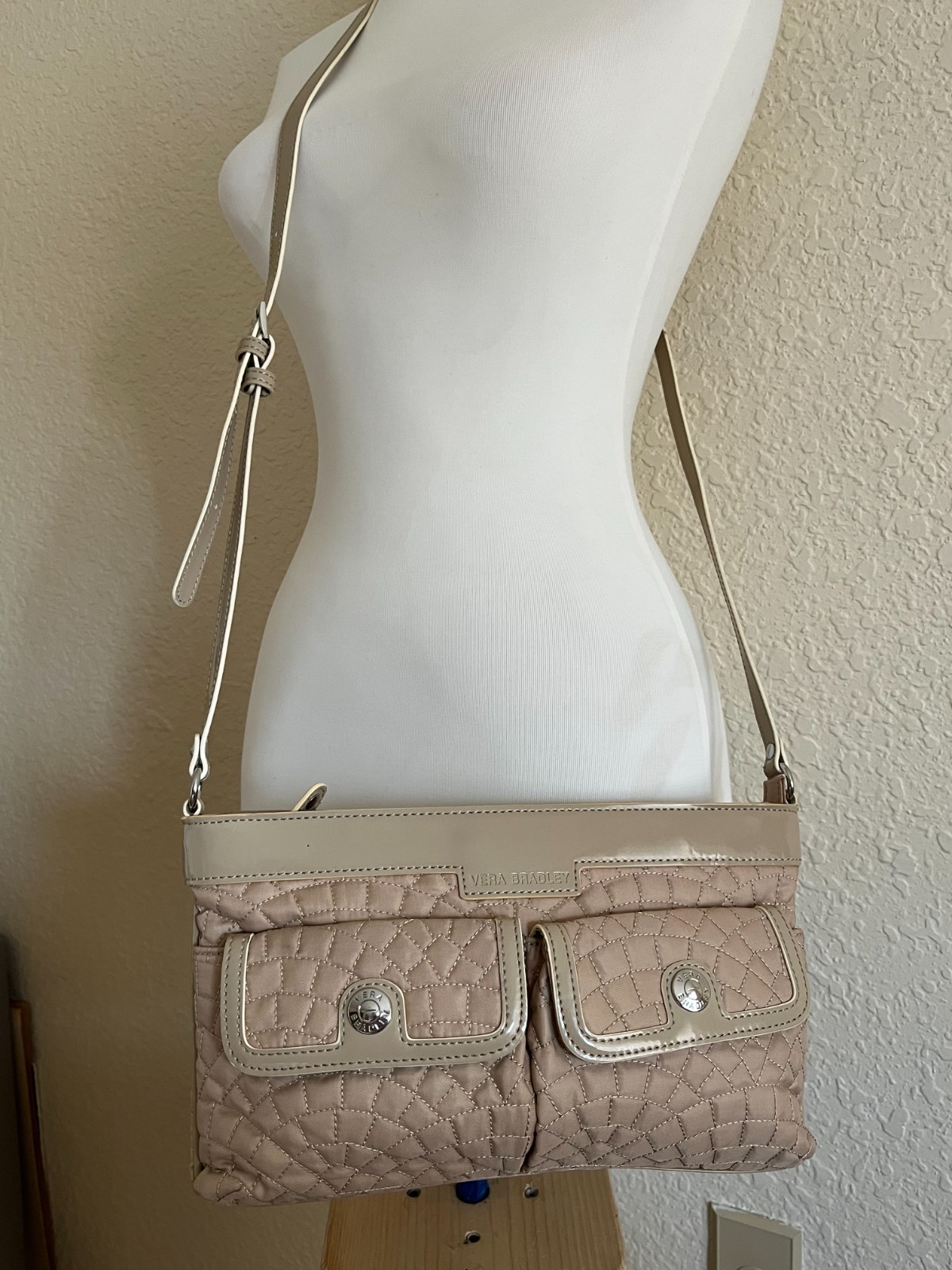 Vera Bradley Quilted Lt Tan Quilted Poly Crossbody Purse Patent Straps Accents